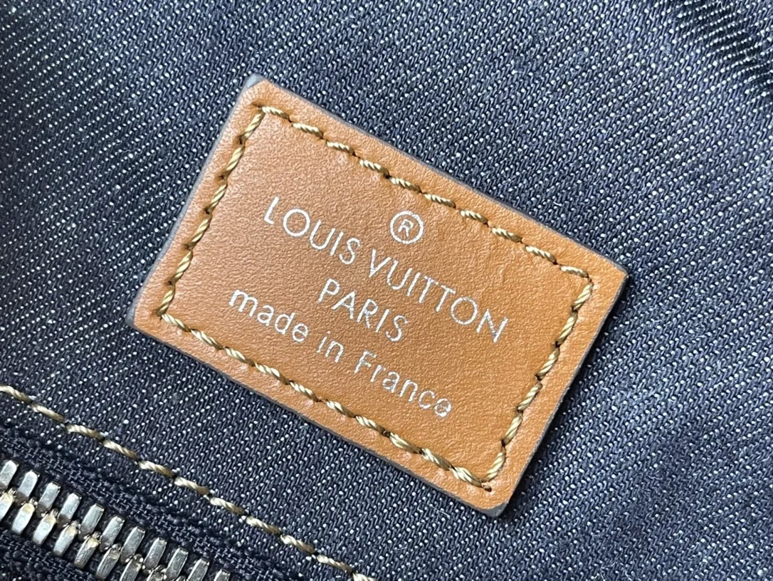 Louis Vuitton Christopher M21373 - Image 10