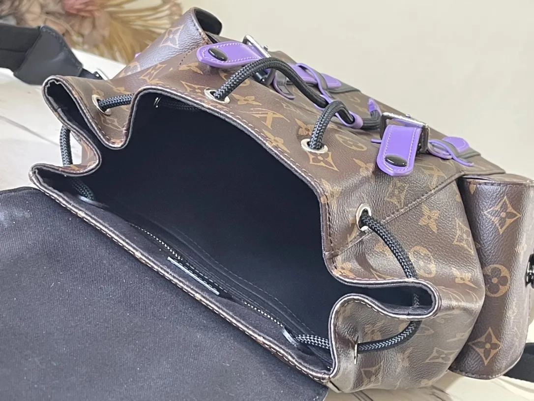Louis Vuitton Christopher M46247 - Image 10