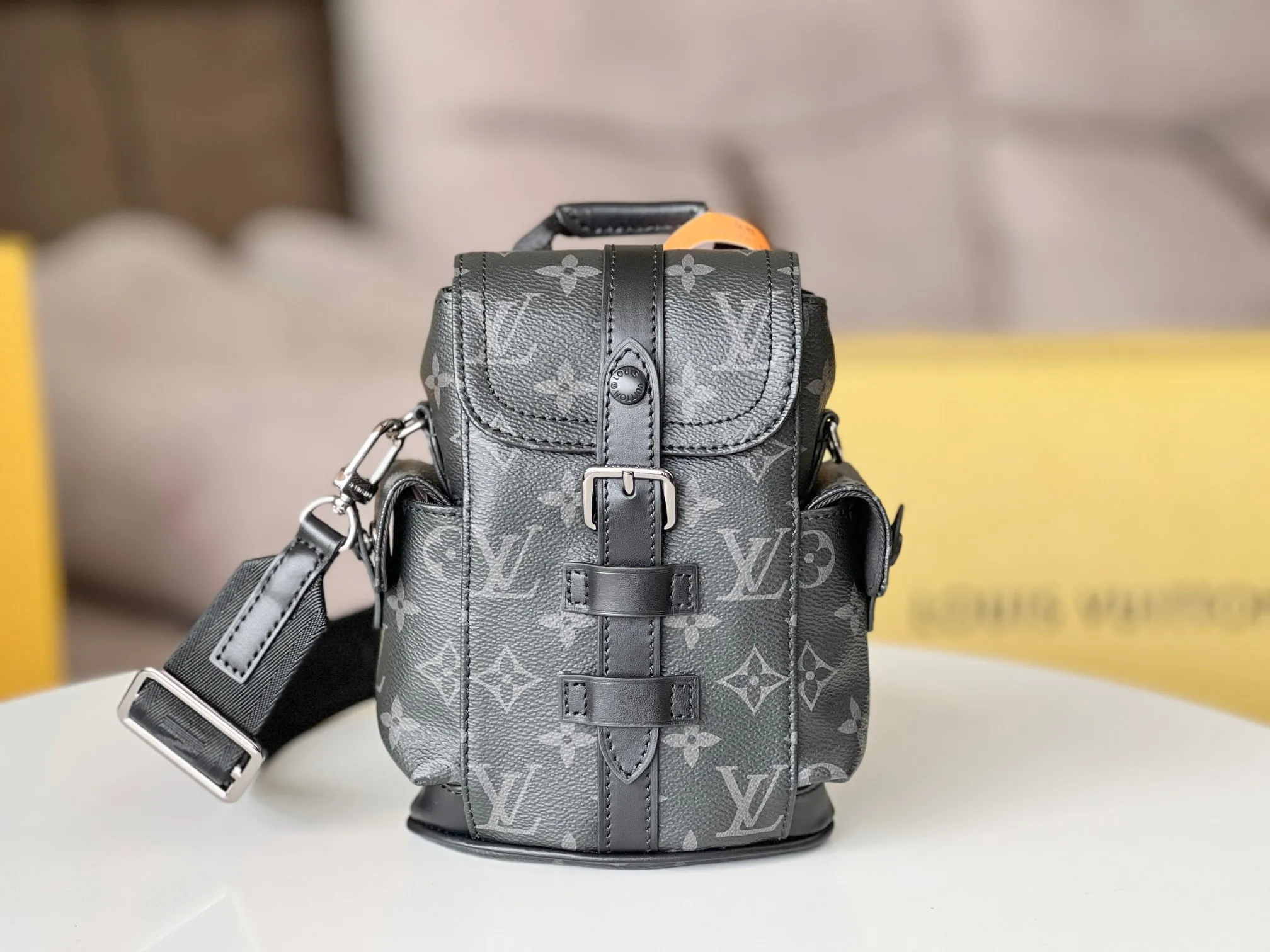 Louis Vuitton Nano Christopher M82769 - 图片 3