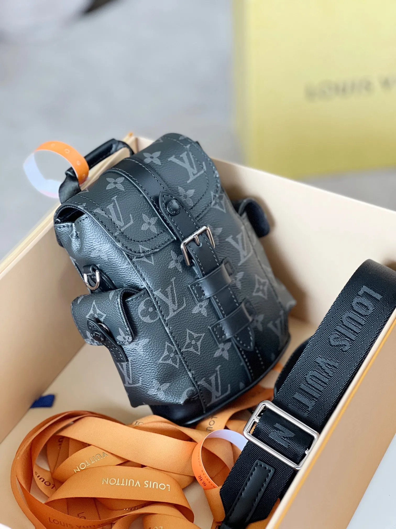 Louis Vuitton Nano Christopher M82769 - 图片 5