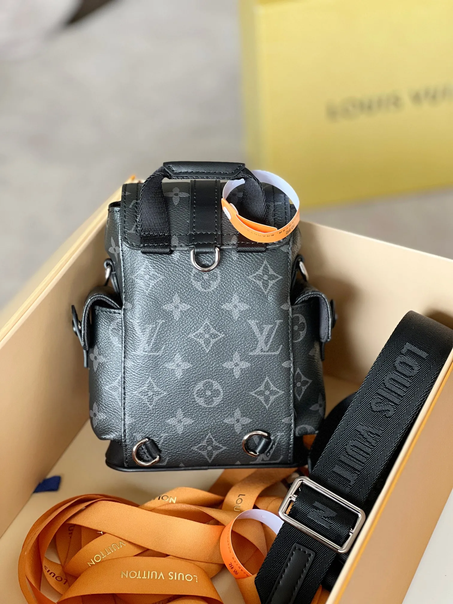 Louis Vuitton Nano Christopher M82769 - 图片 6