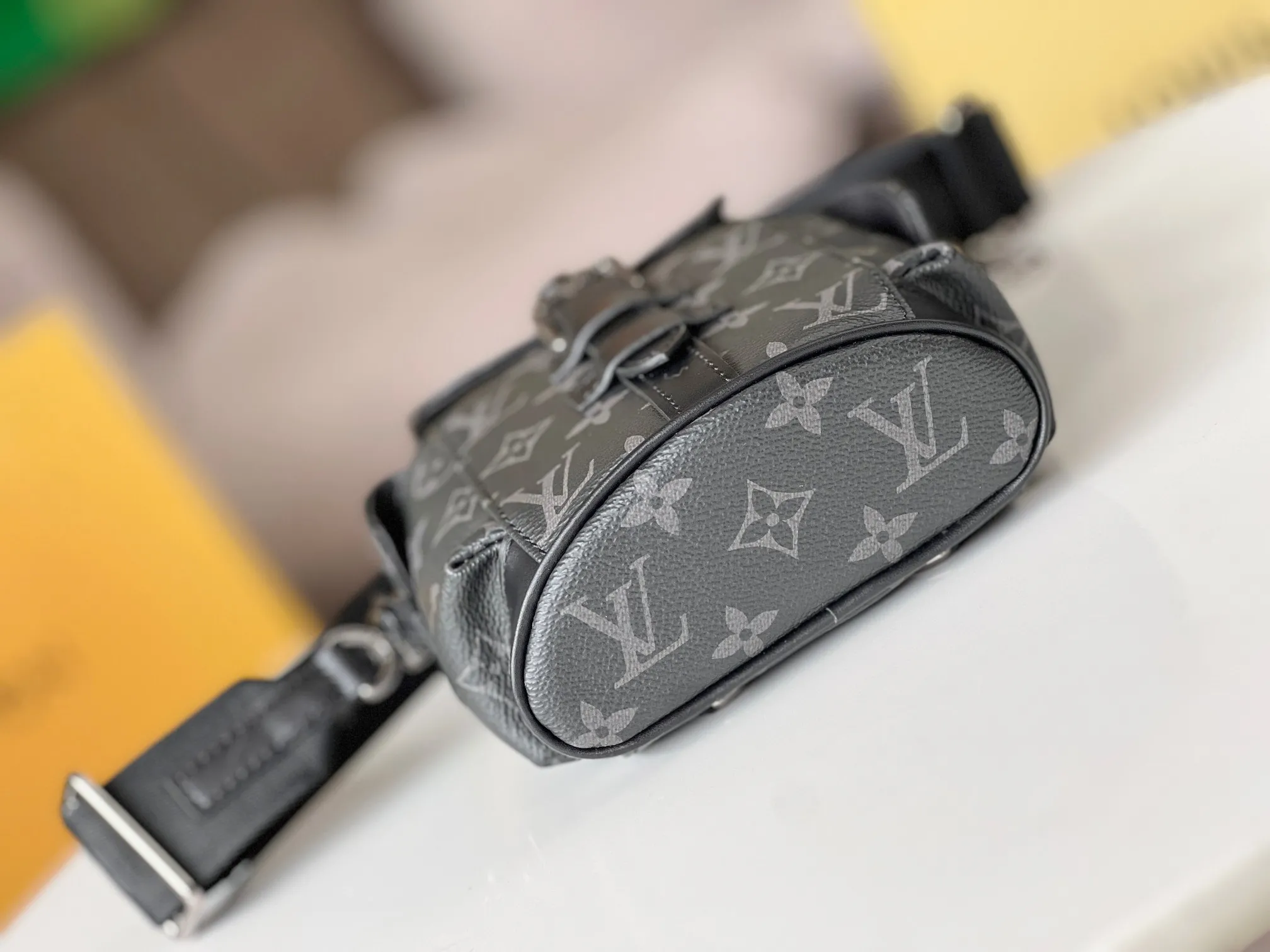Louis Vuitton Nano Christopher M82769 - 图片 7
