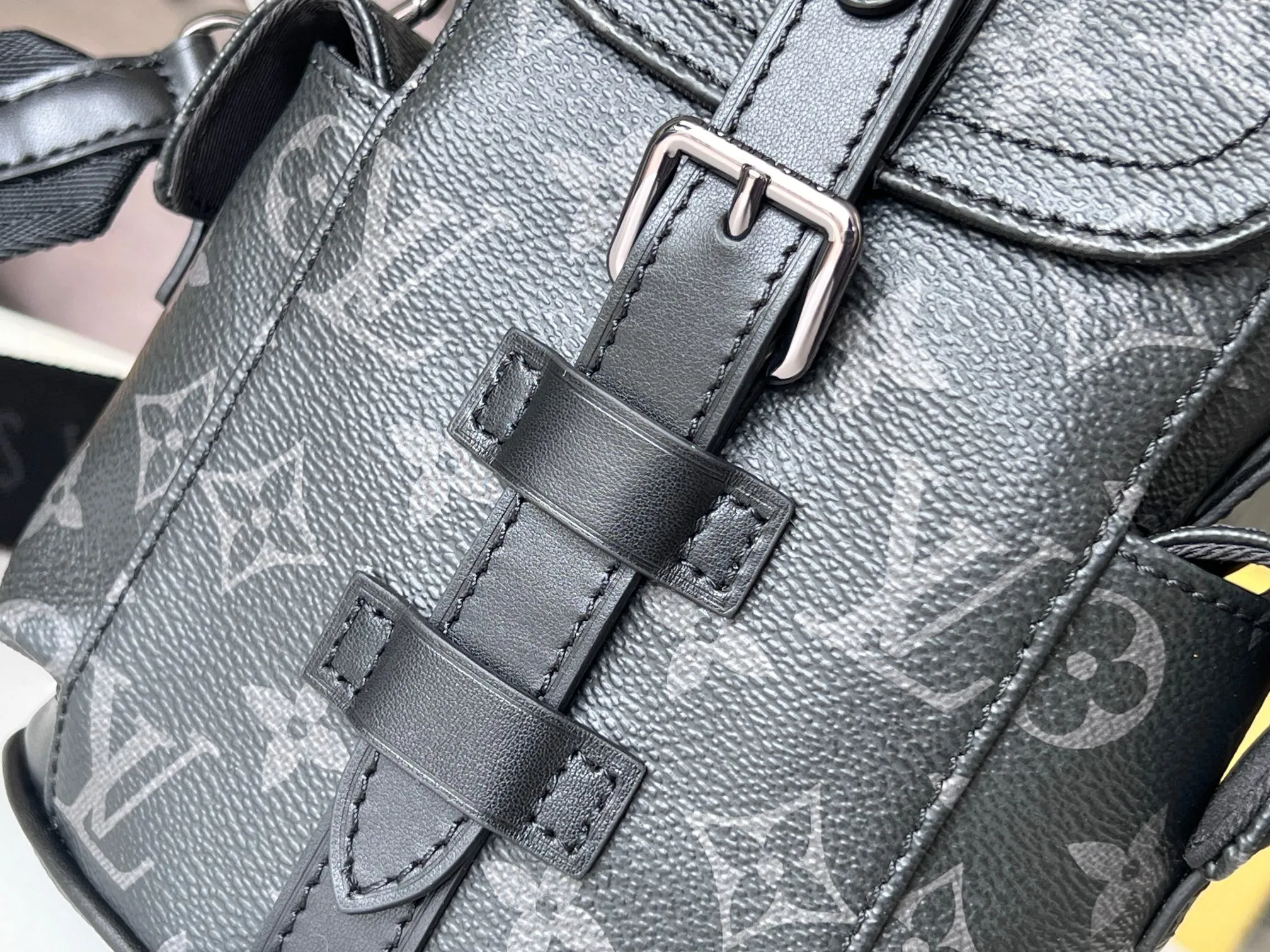 Louis Vuitton Nano Christopher M82769 - 图片 9