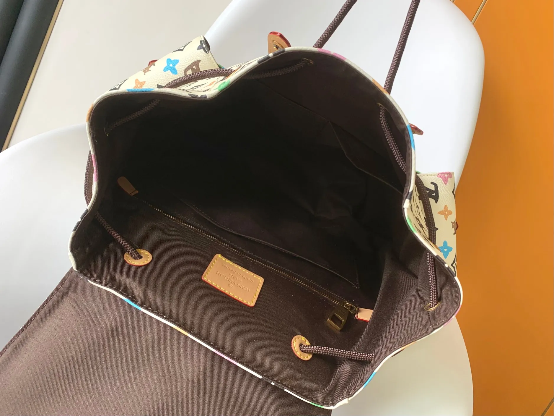 Alternative view of Louis Vuitton Christopher M25240