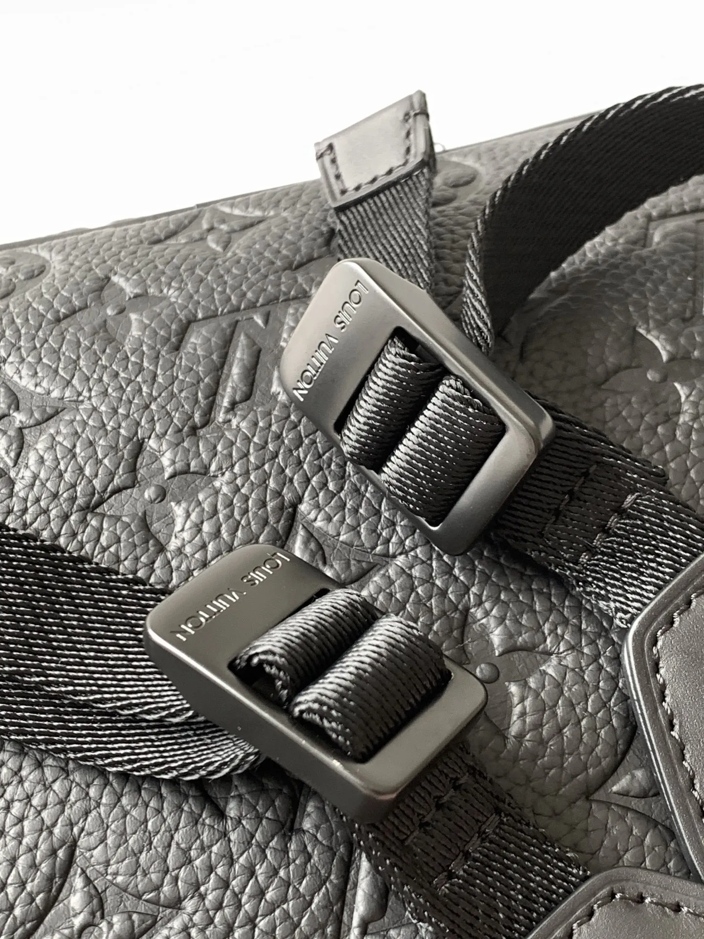 Louis Vuitton Christopher MM M55699 - 图片 9