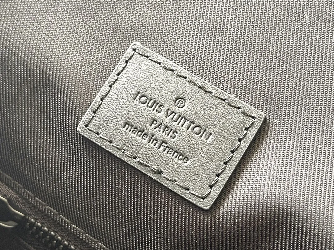 Alternative view of Louis Vuitton Christopher PM M20899