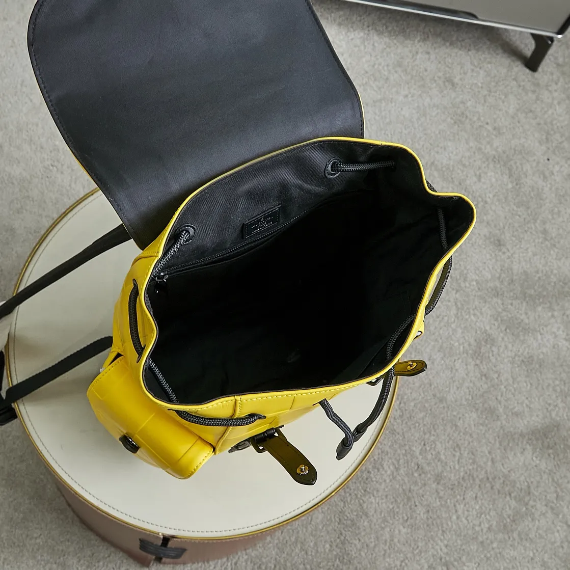Alternative view of Louis Vuitton Christopher M25016