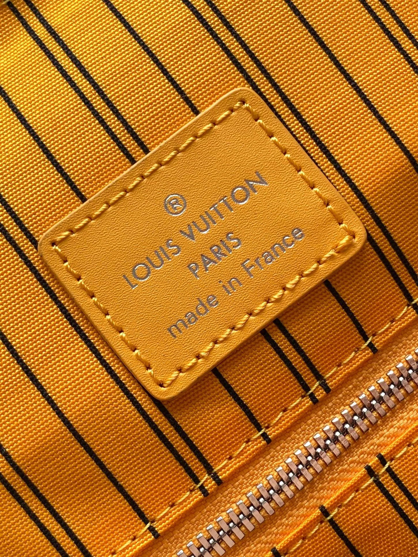 Alternative view of Louis Vuitton MM M13202