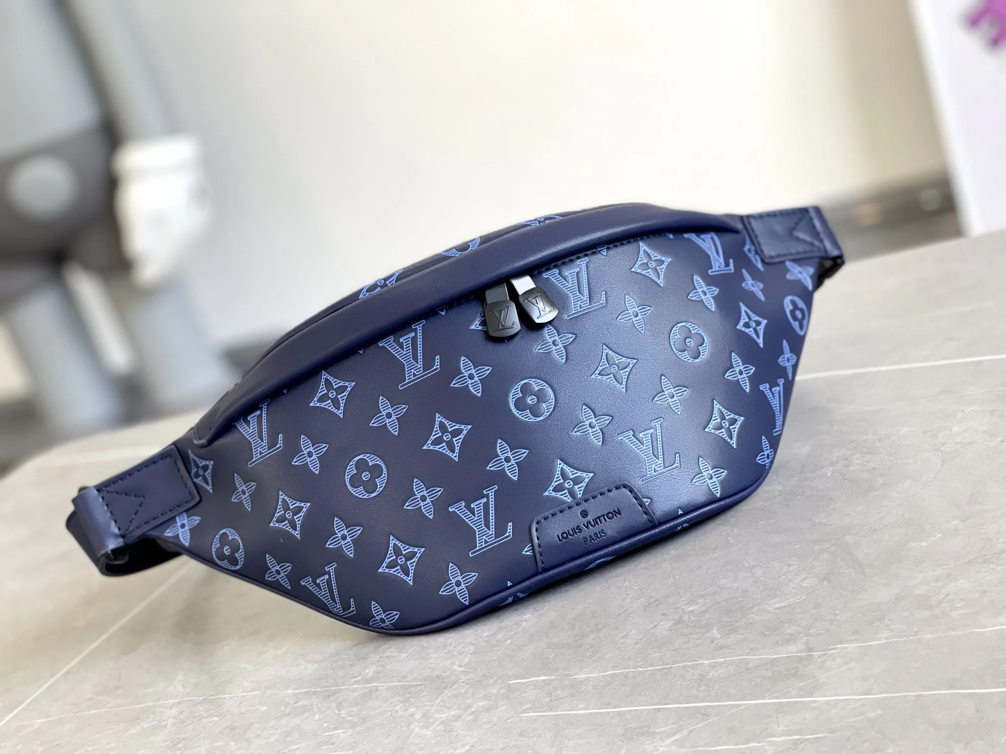 Alternative view of Louis Vuitton Discovery Bumbag M45729
