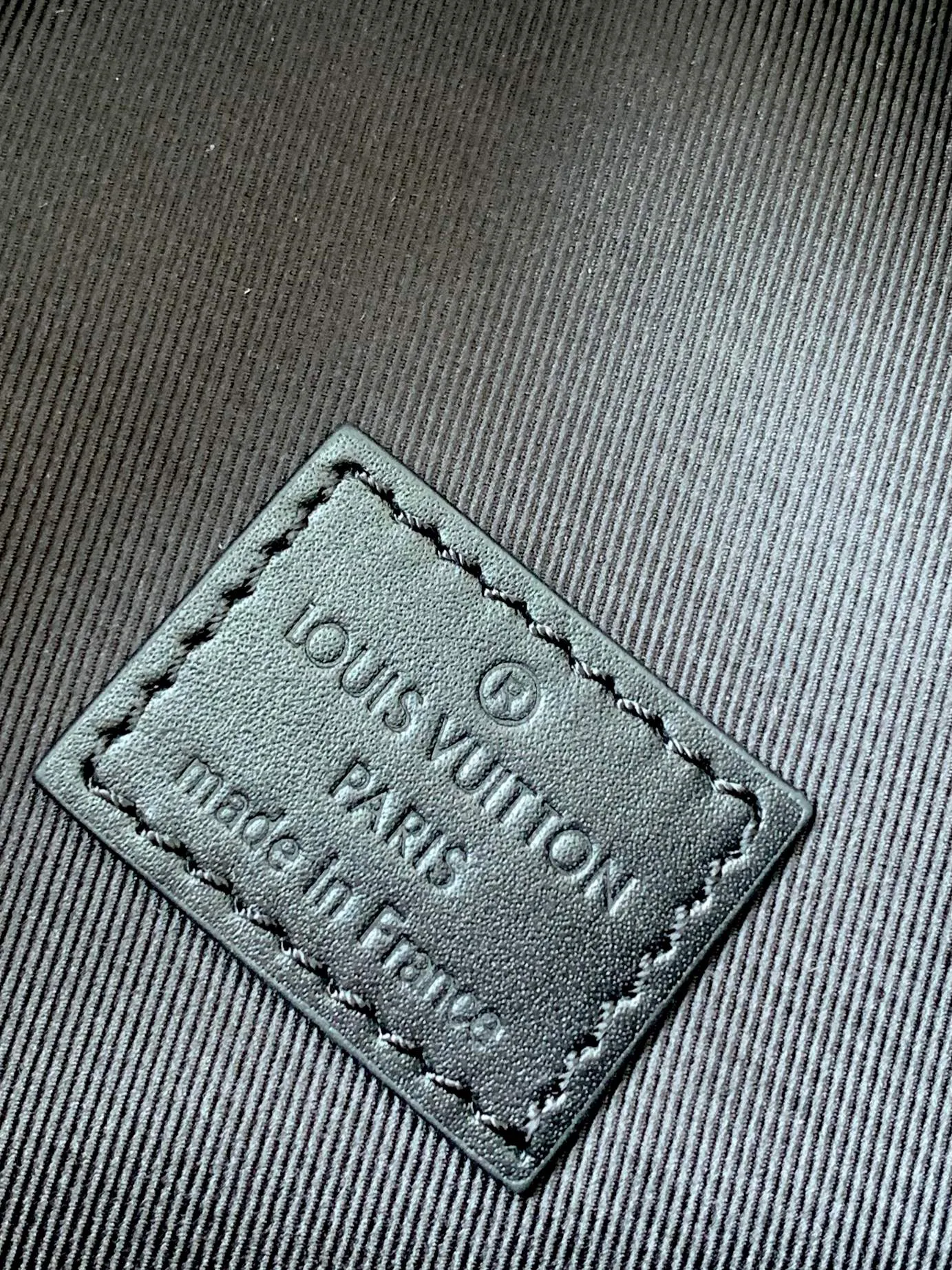 Alternative view of Louis Vuitton Duo Slingbag M21890