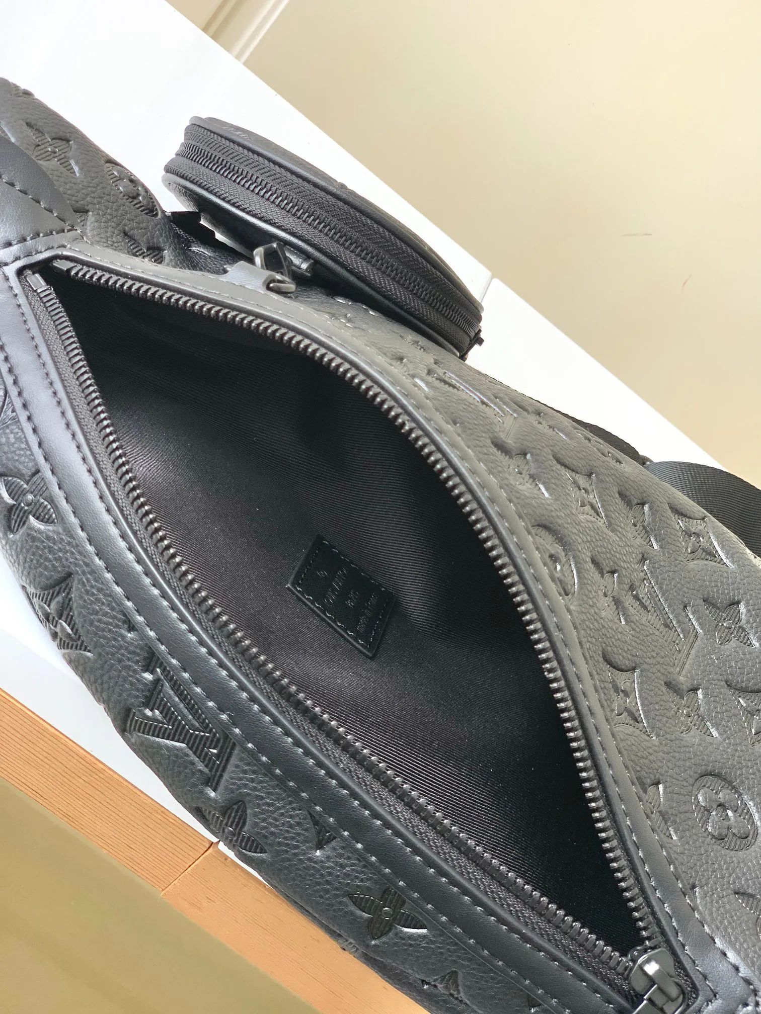 Louis Vuitton Duo Slingbag M21890 - 图片 10