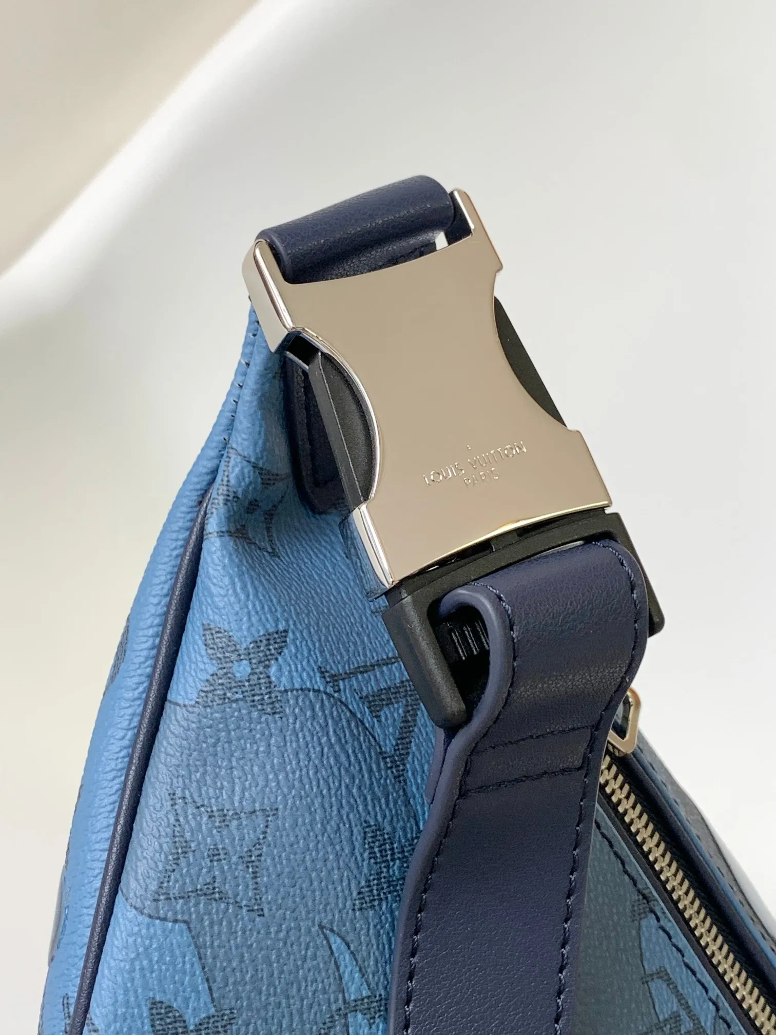 Louis Vuitton Discovery Bumbag M22576 - 图片 7