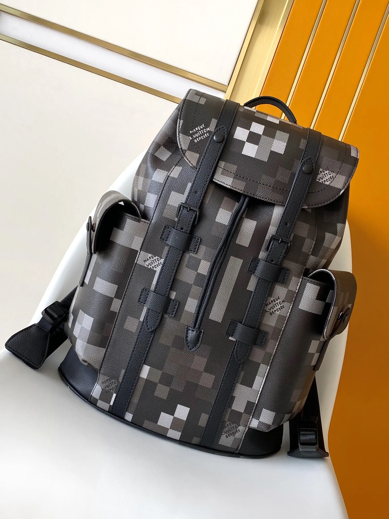 Louis Vuitton Christopher MM M14952 - 图片 3