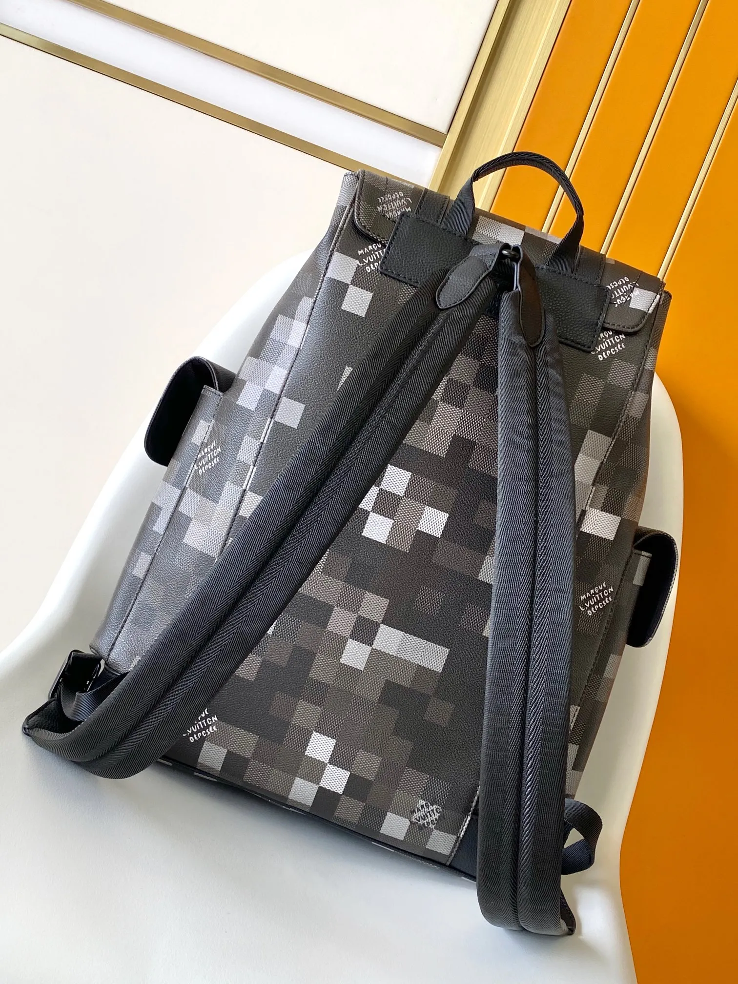 Louis Vuitton Christopher MM M14952 - 图片 4