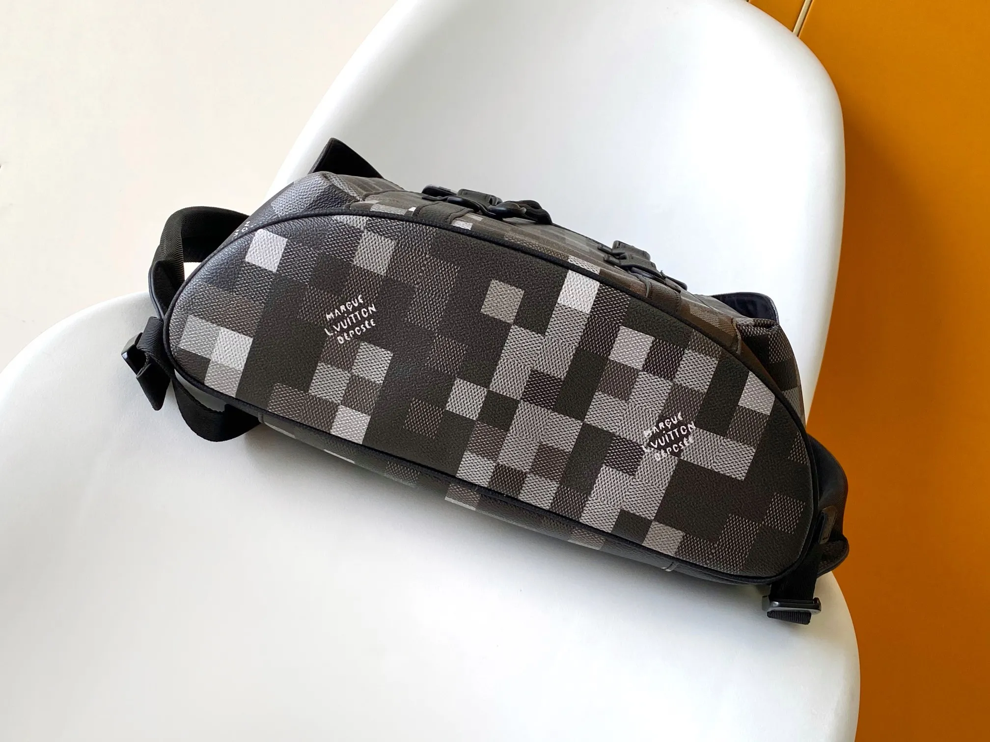 Louis Vuitton Christopher MM M14952 - 图片 6