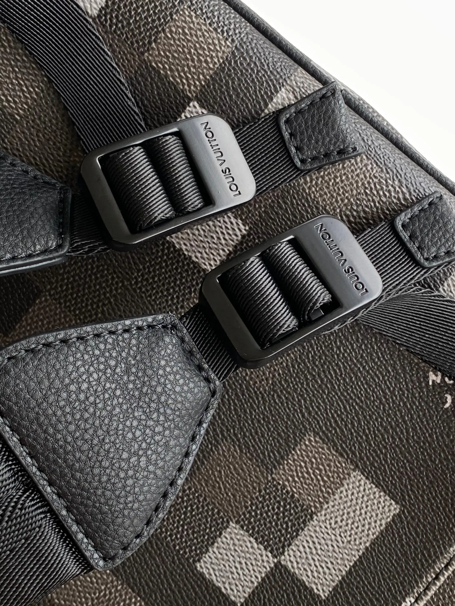 Louis Vuitton Christopher MM M14952 - 图片 9