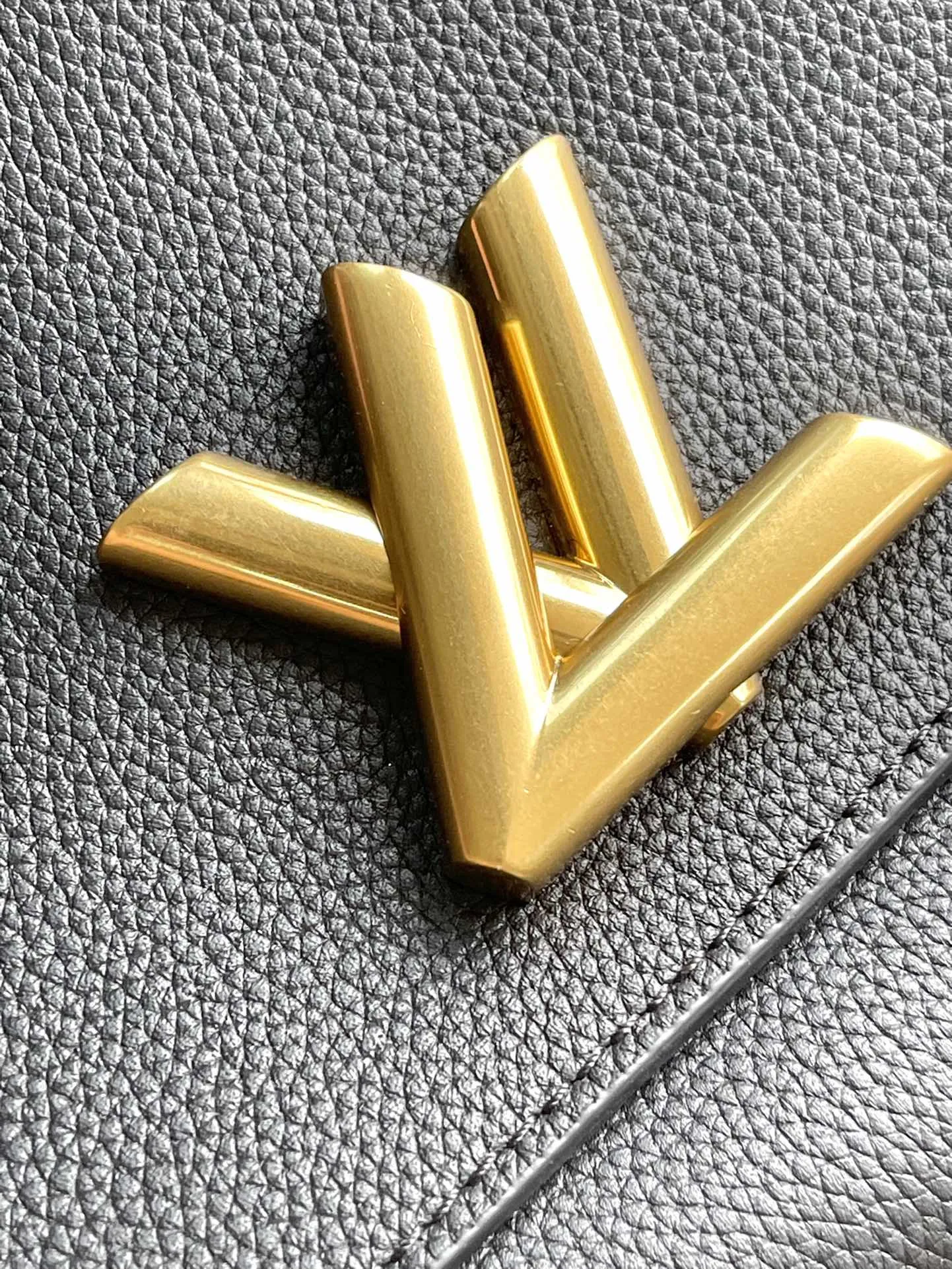 Louis Vuitton Soft Twist M24639 - 图片 6