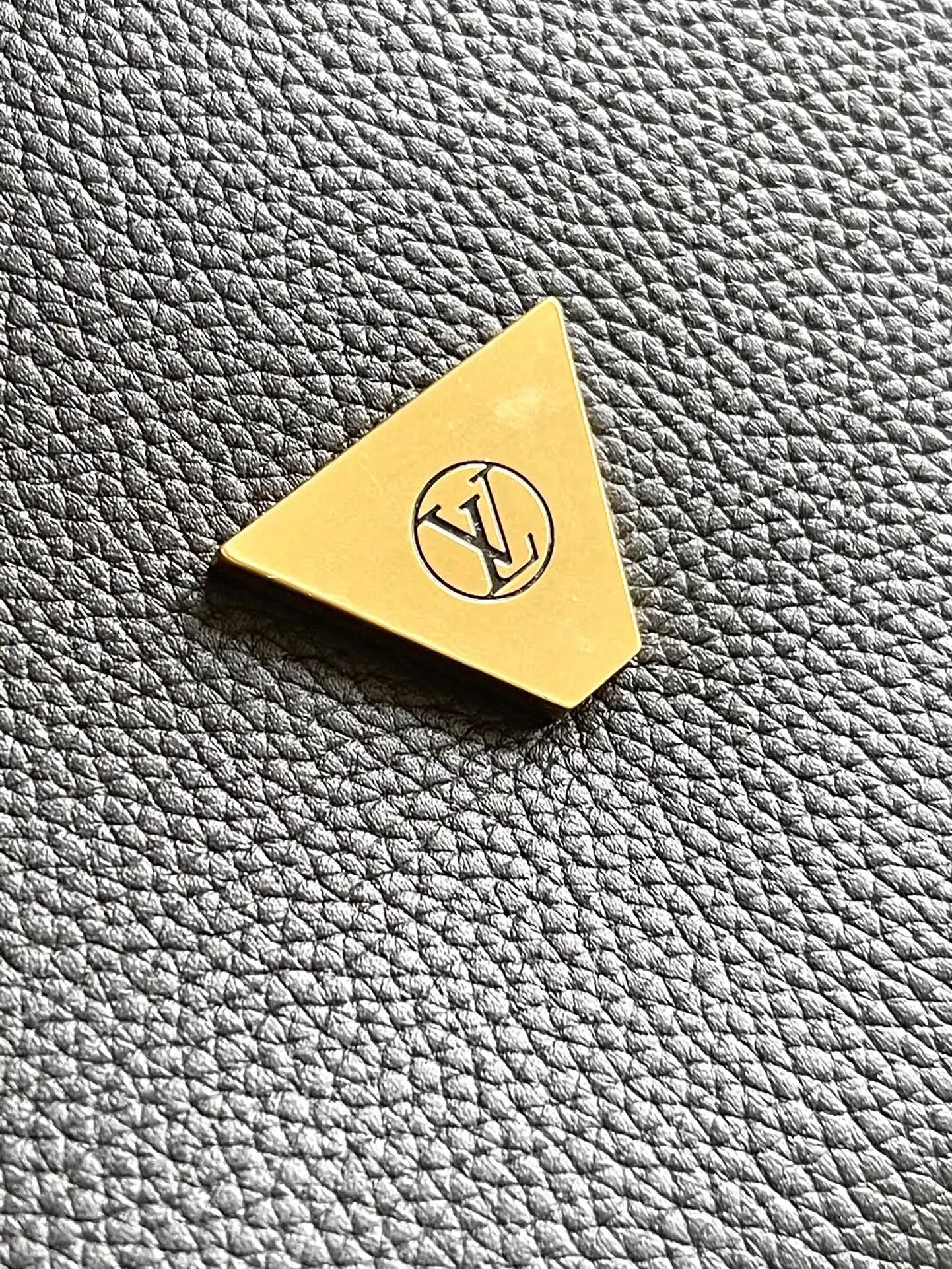Louis Vuitton Soft Twist M24639 - 图片 8