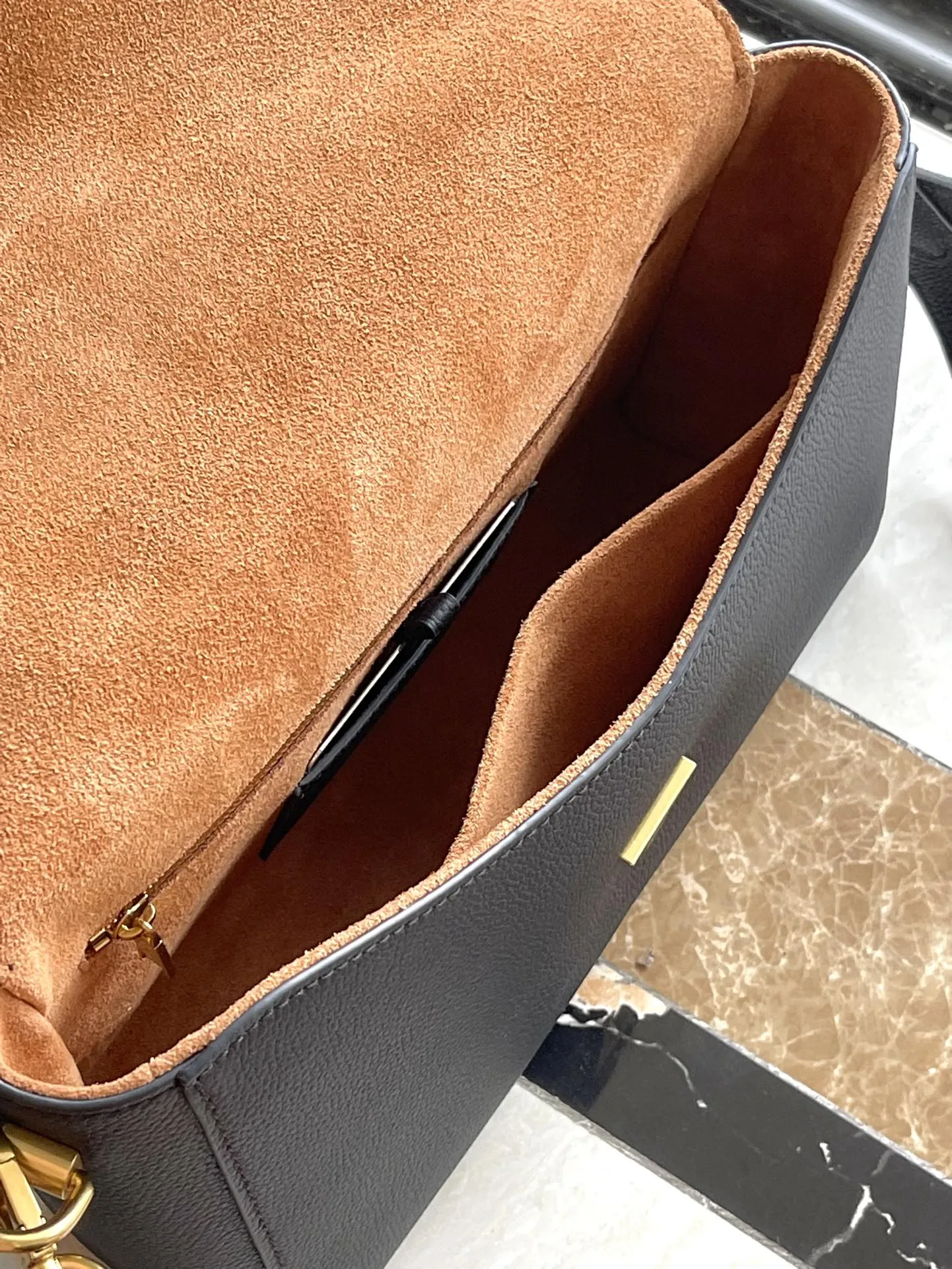 Louis Vuitton Soft Twist M24639 - 图片 9
