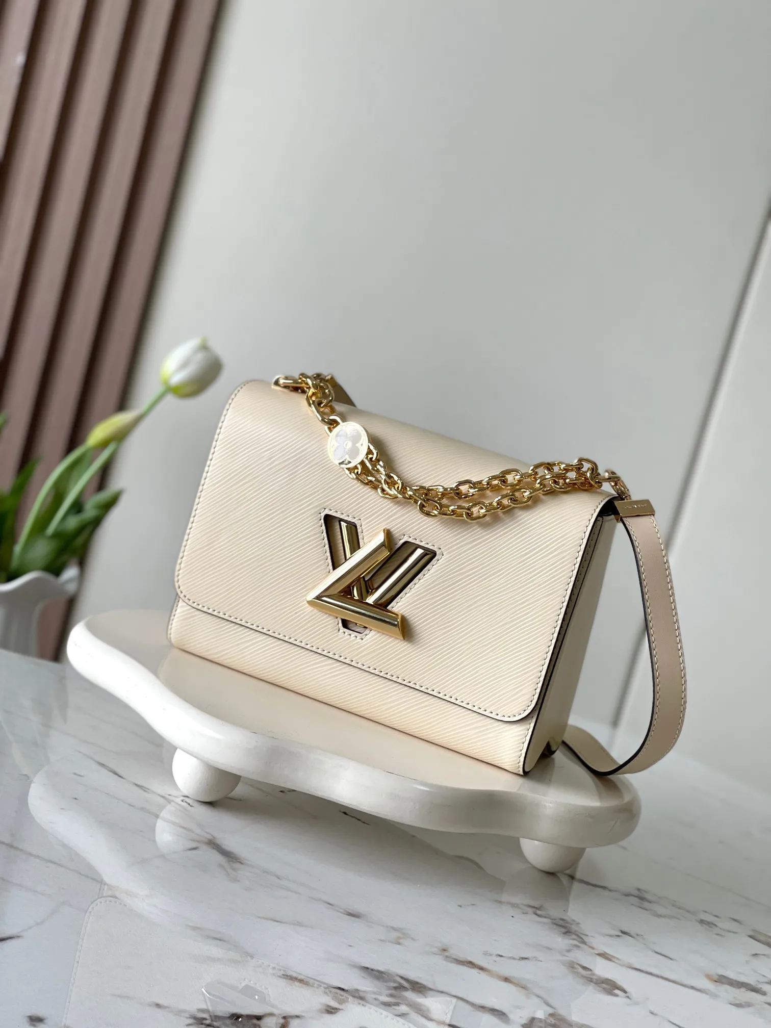 Alternative view of Louis Vuitton Twist MM M59403