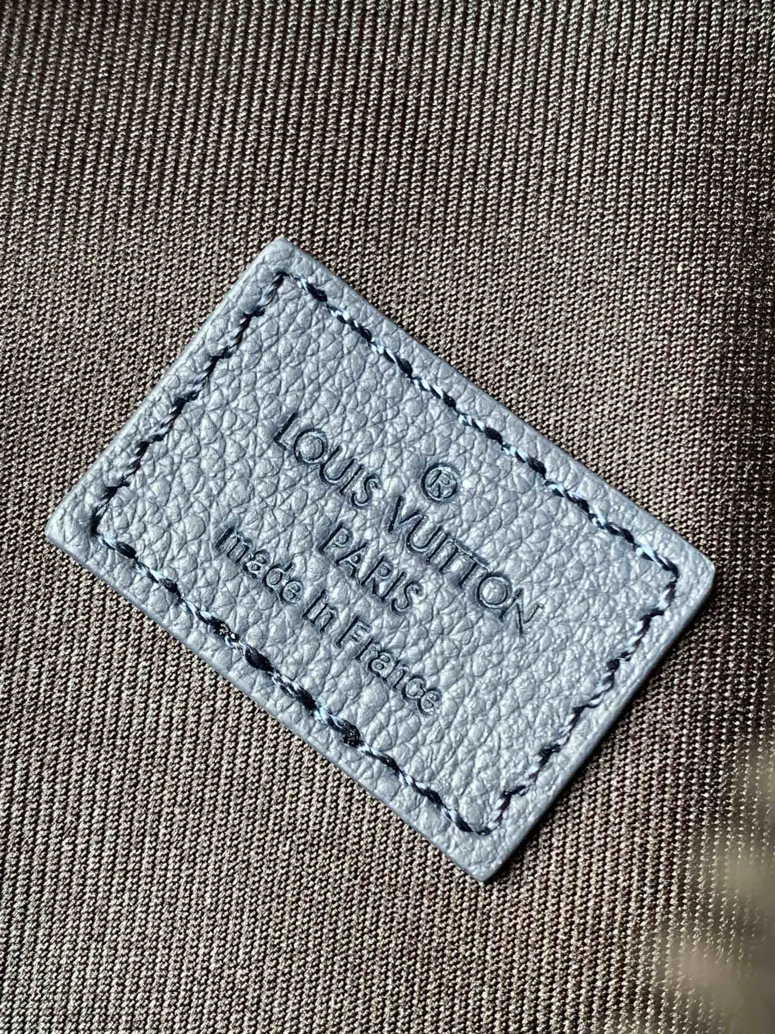 Alternative view of Louis Vuitton Duo Slingbag M24751