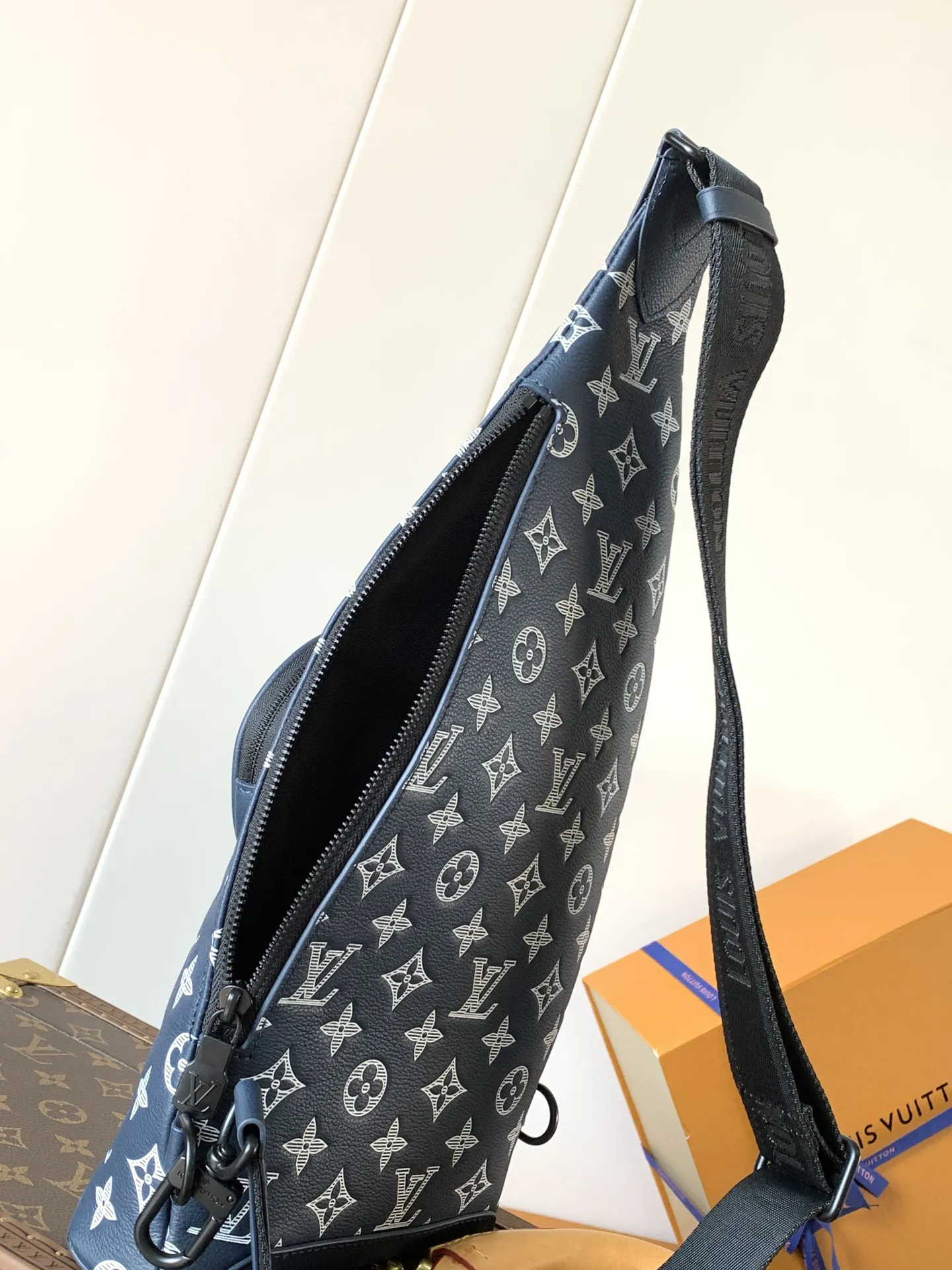 Louis Vuitton Duo Slingbag M24751 - Image 9