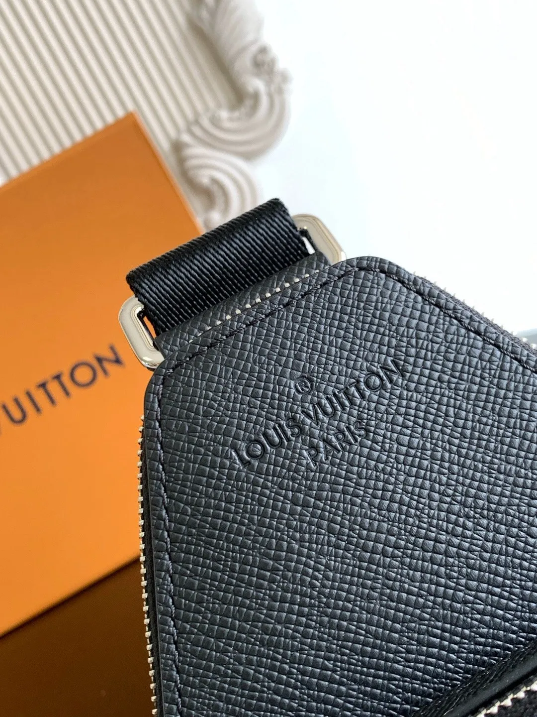 Louis Vuitton Avenue Slingbag M30863 - 图片 7