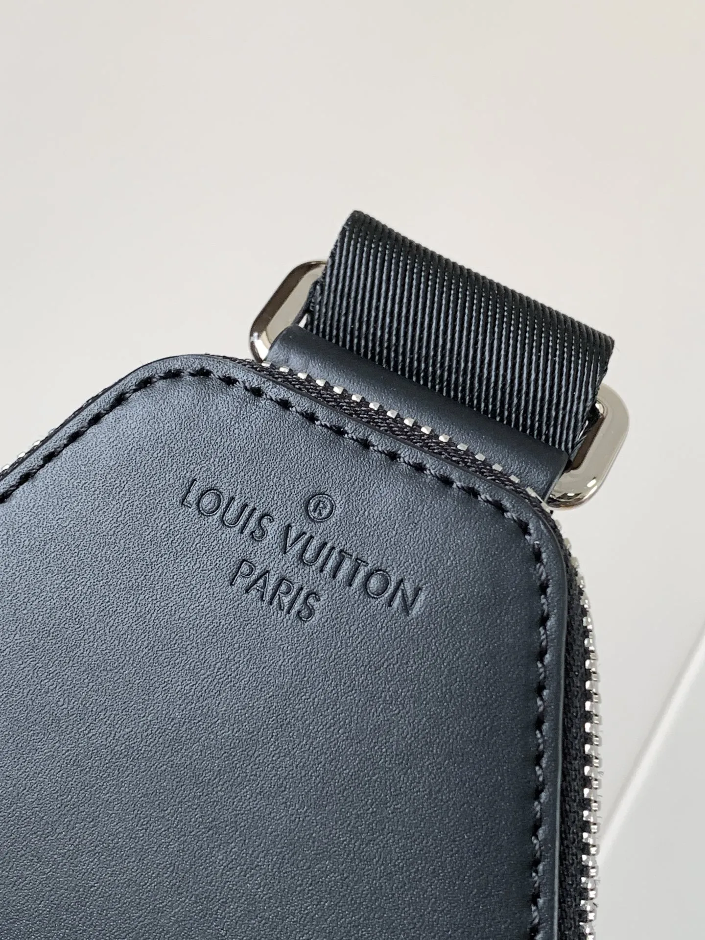 Louis Vuitton Avenue Slingbag M46327 - 图片 8