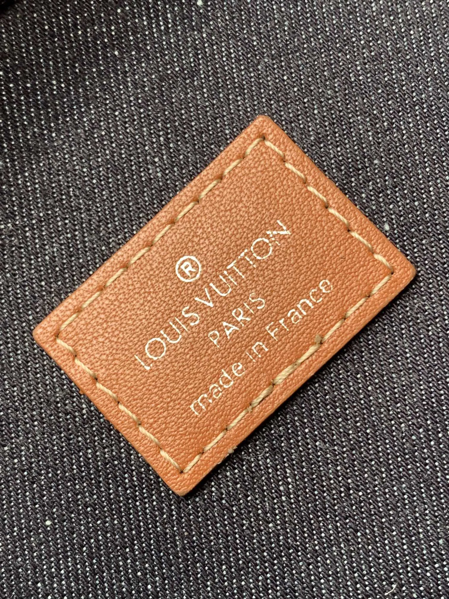 Alternative view of Louis Vuitton Avenue Slingbag NM M46344