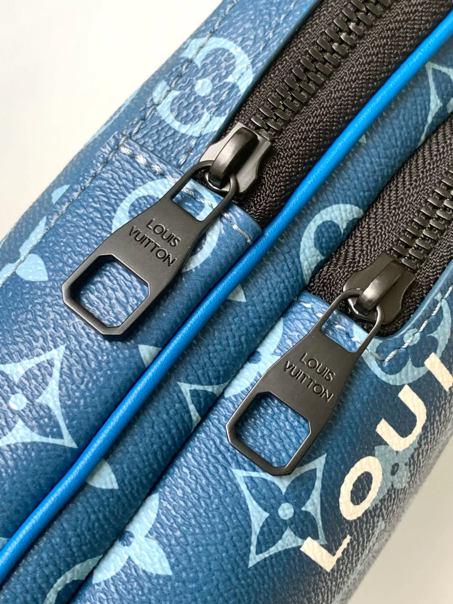 Louis Vuitton Avenue Slingbag M23782 - 图片 7