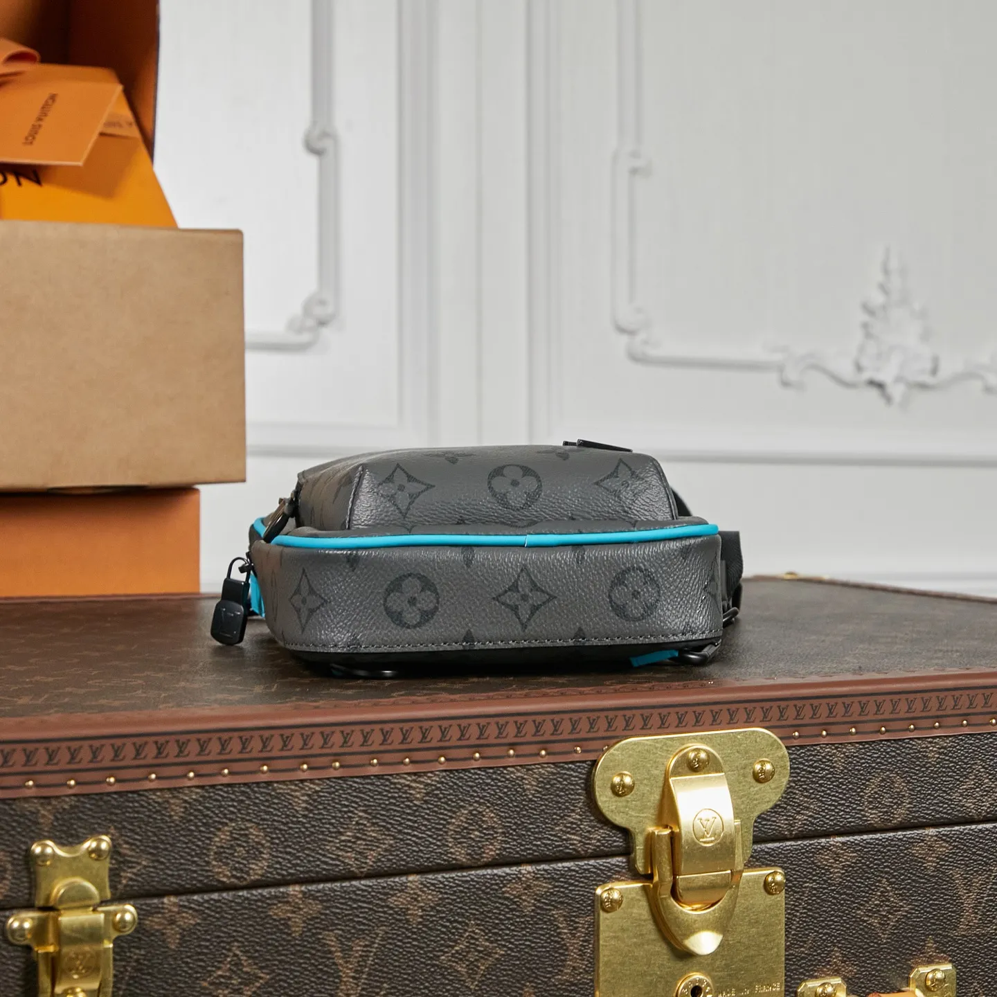 Louis Vuitton Avenue Slingbag PM M11703 - Image 6