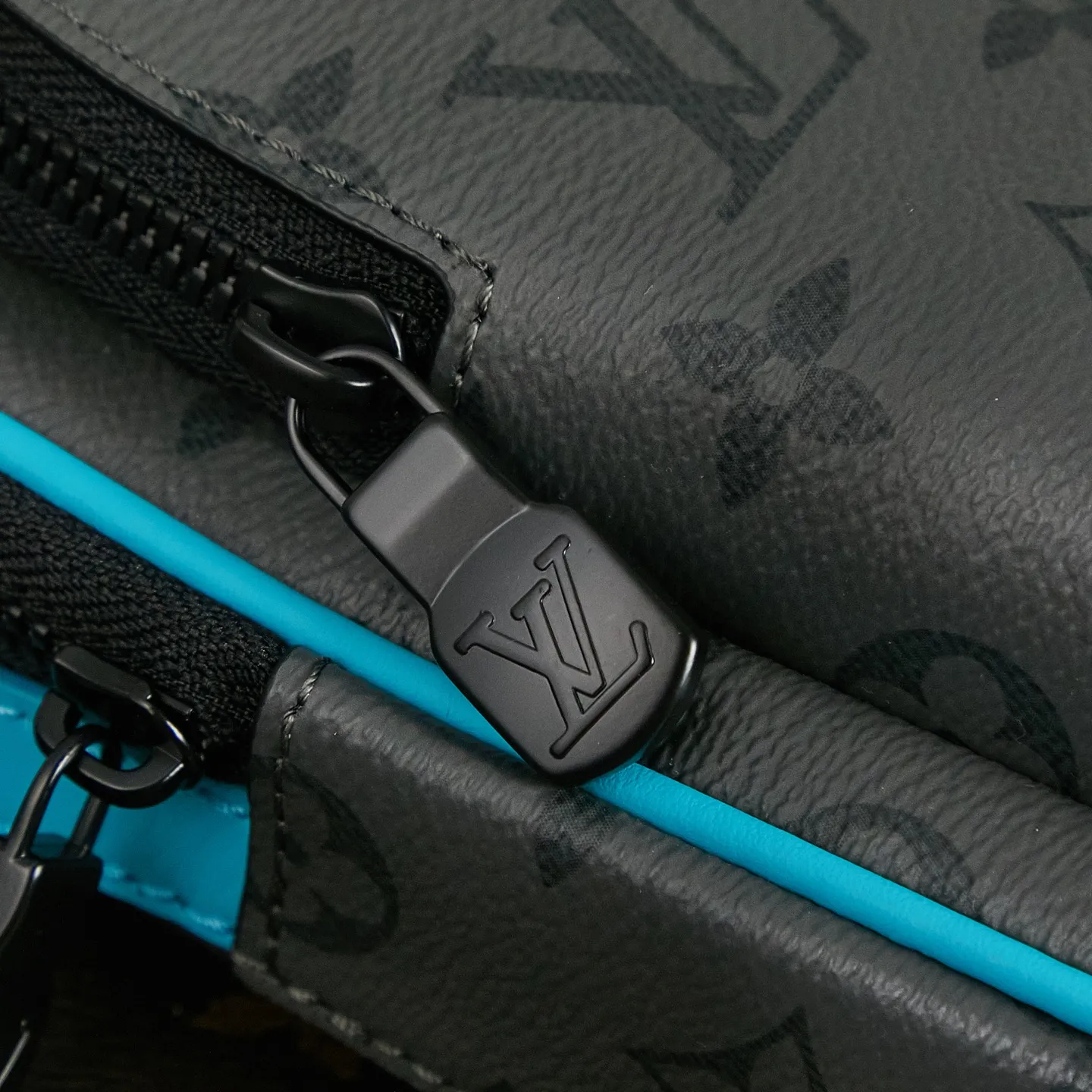 Louis Vuitton Avenue Slingbag PM M11703 - Image 7