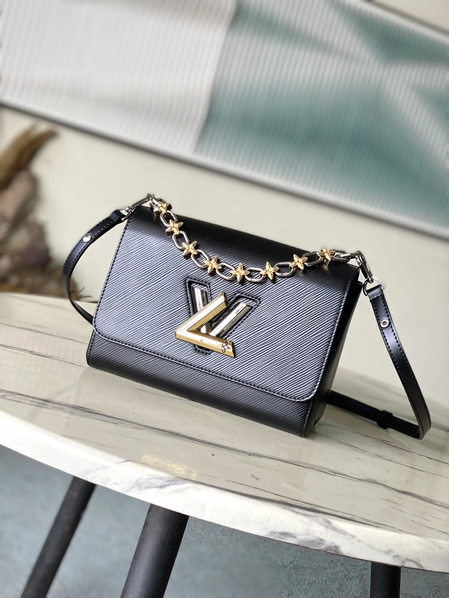 Alternative view of Louis Vuitton Twist MM M24044