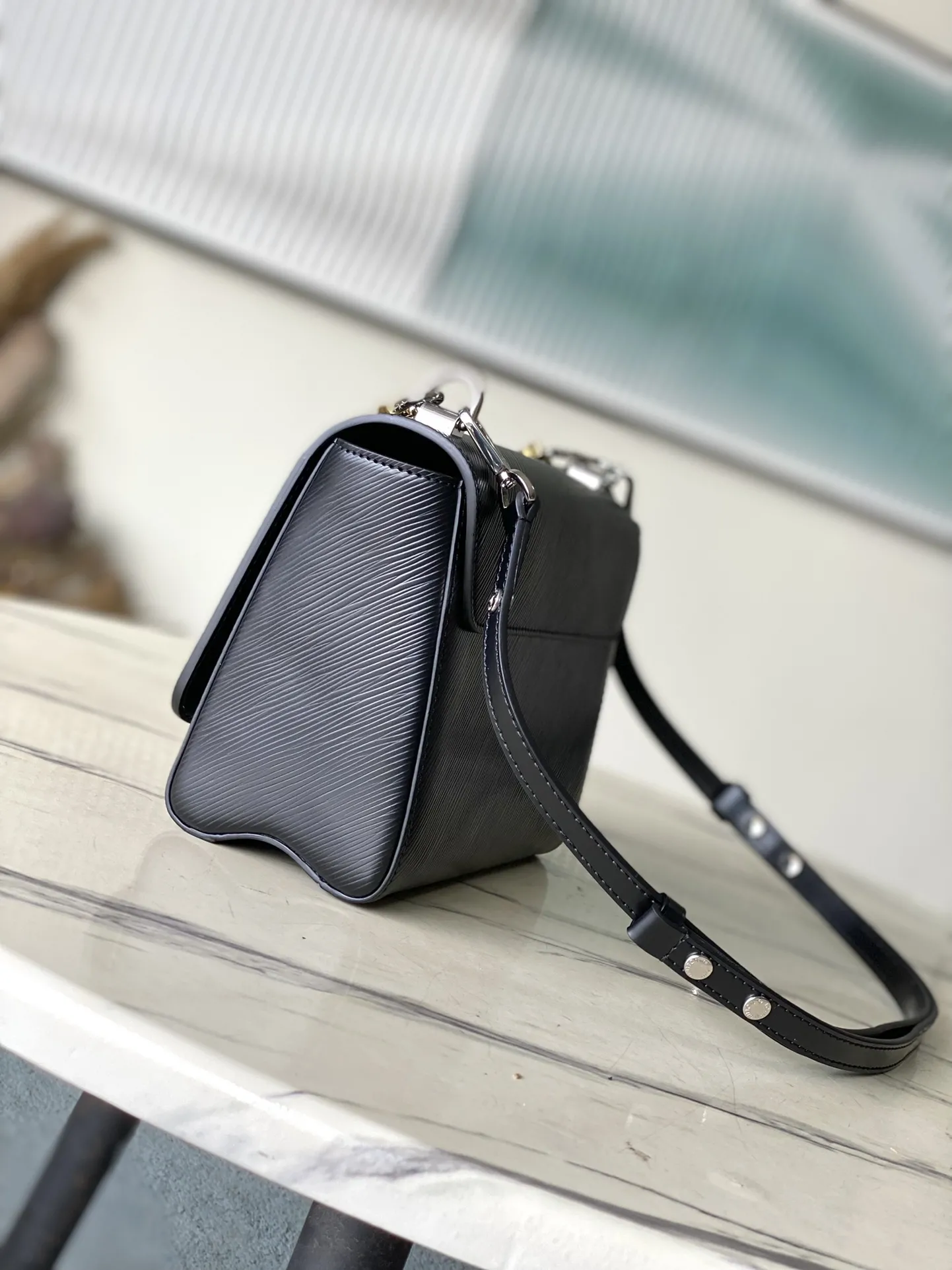 Louis Vuitton Twist MM M24044 - 图片 3