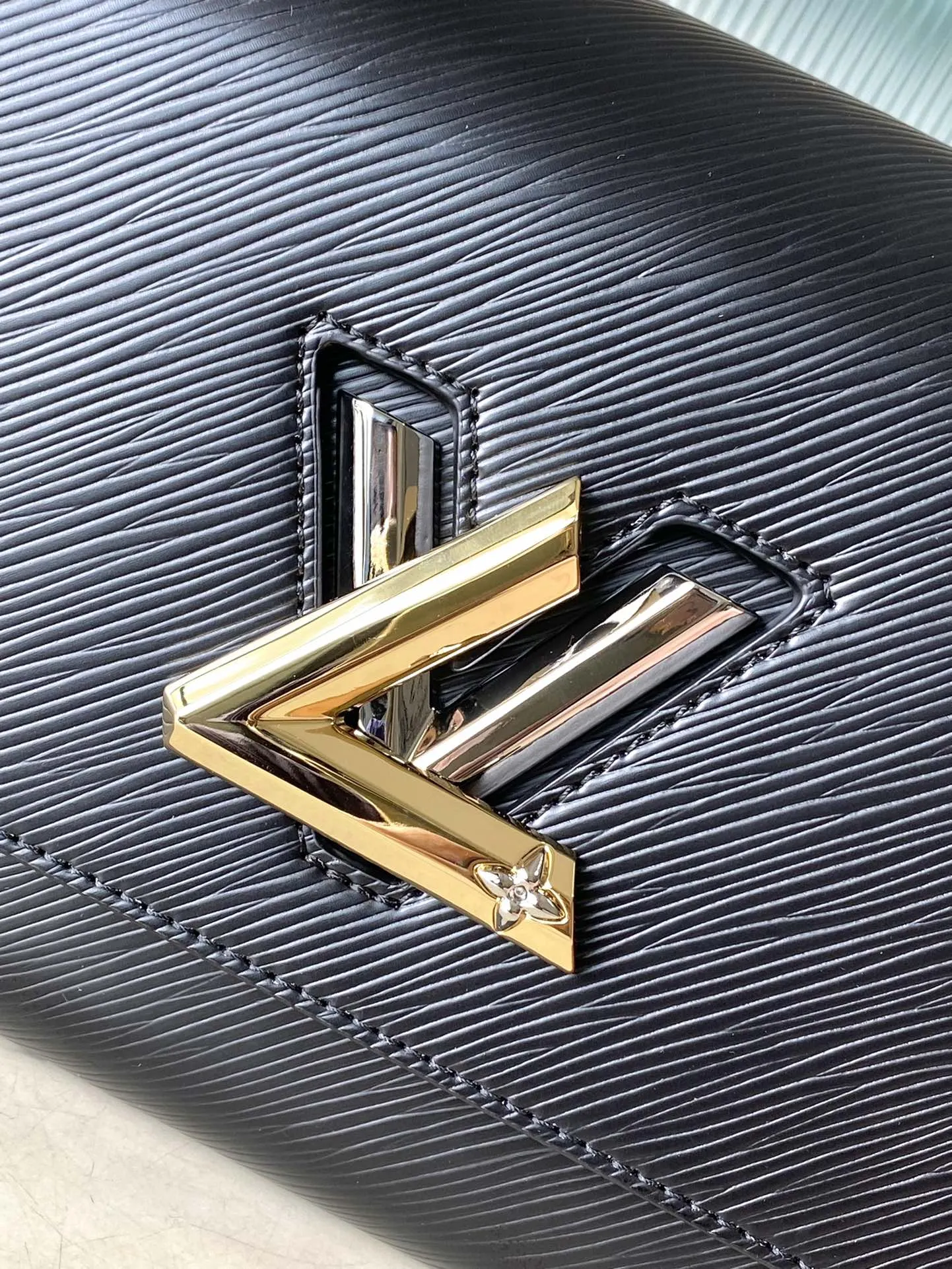 Louis Vuitton Twist MM M24044 - 图片 6