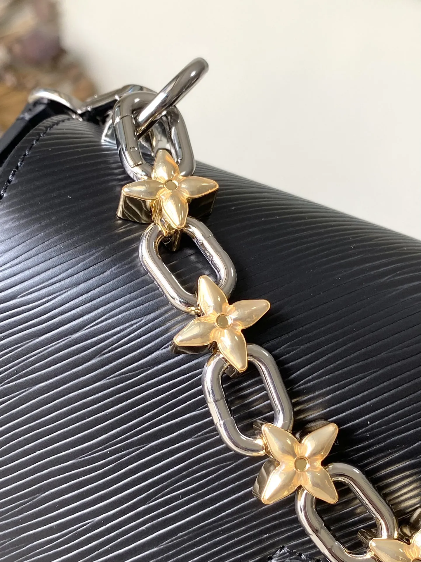 Louis Vuitton Twist MM M24044 - 图片 7