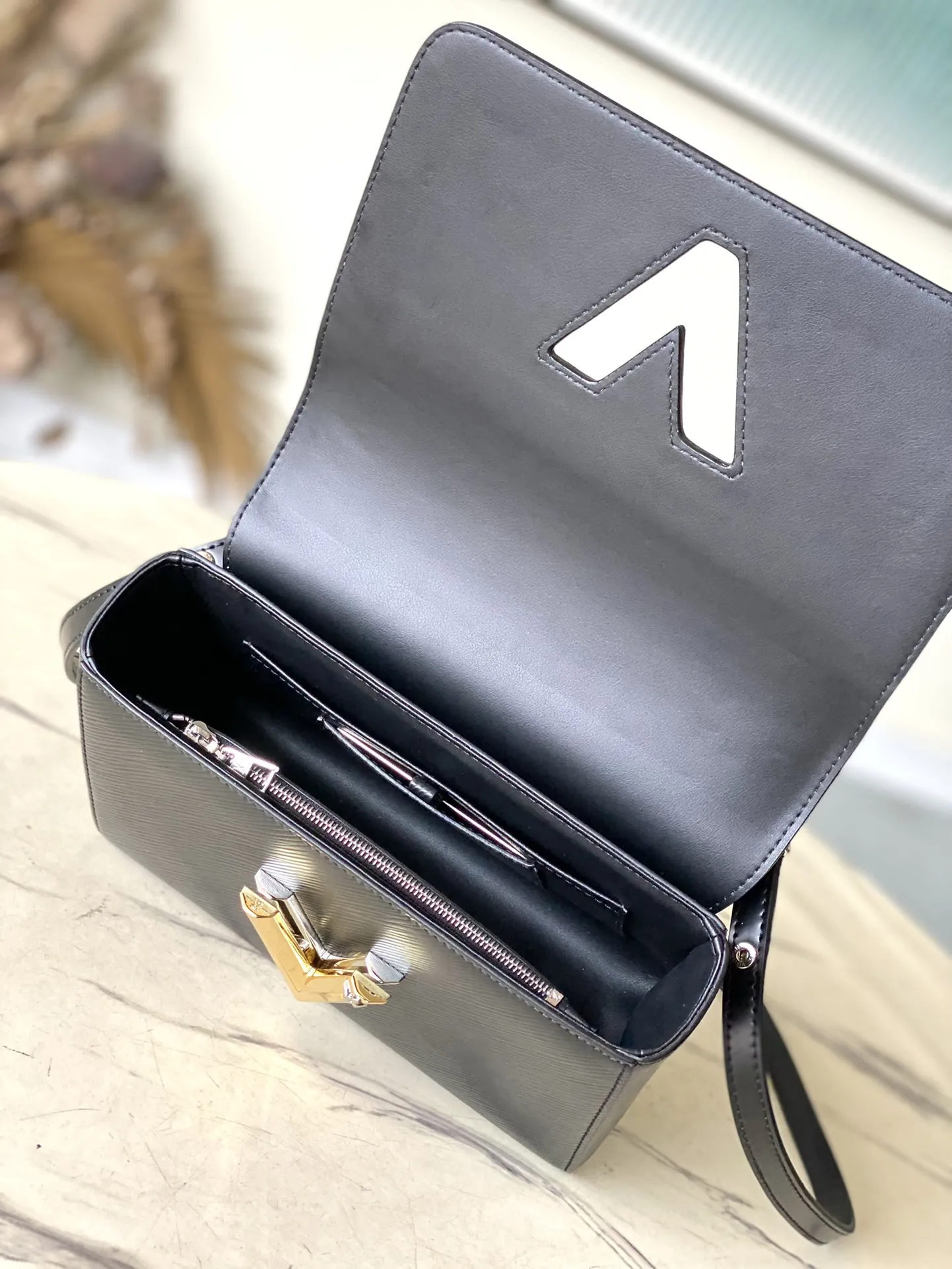 Louis Vuitton Twist MM M24044 - 图片 9