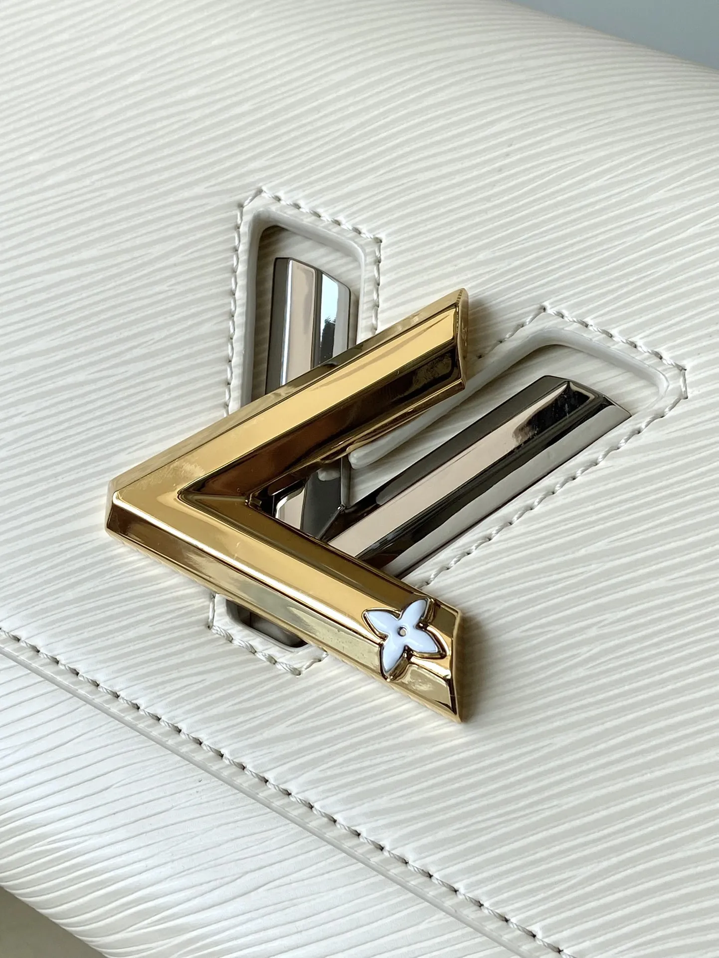 Louis Vuitton Twist MM M24043 - 图片 6