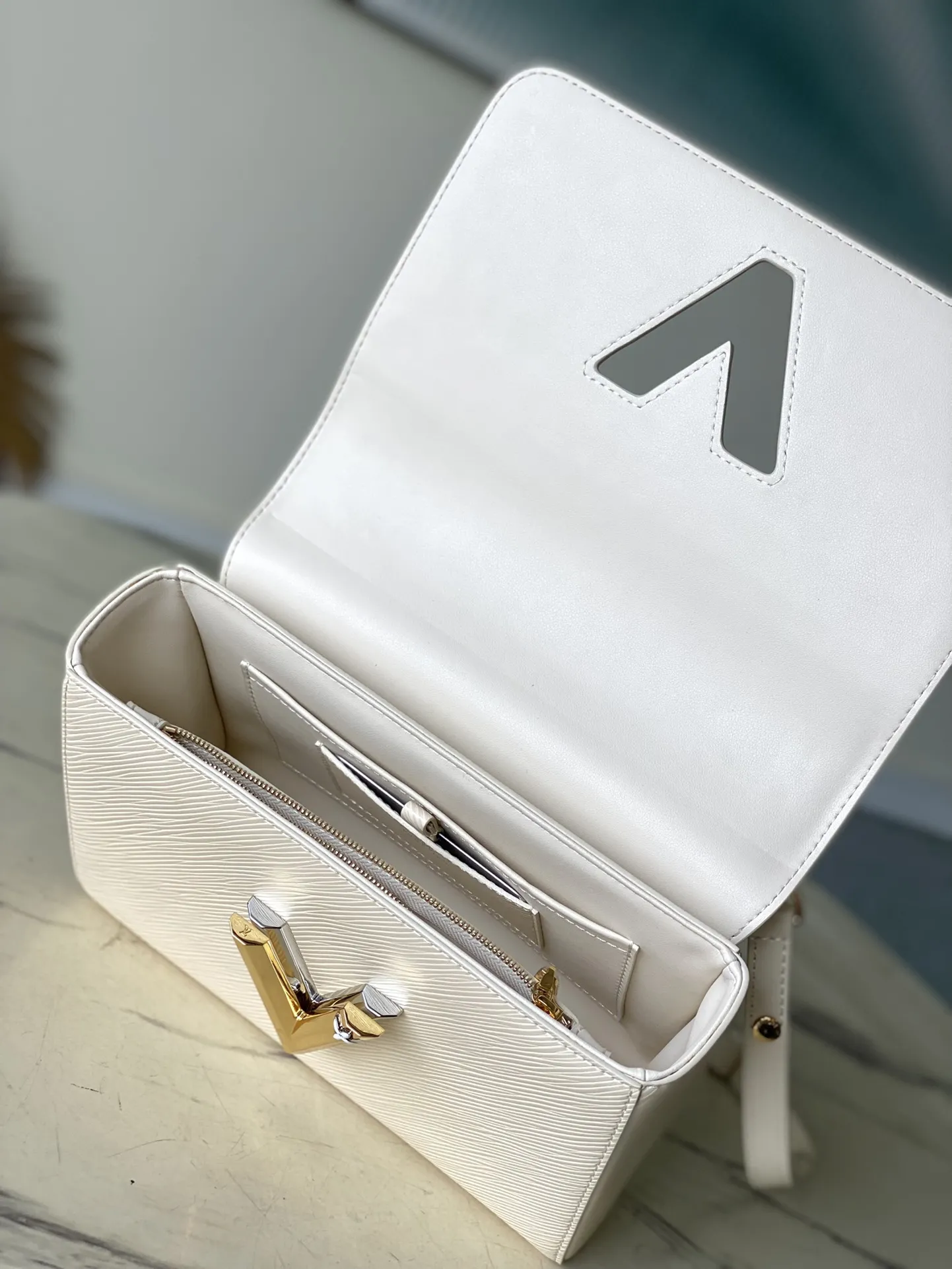 Louis Vuitton Twist MM M24043 - 图片 9