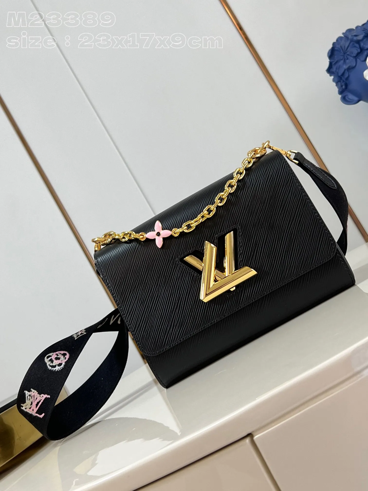 Alternative view of Louis Vuitton Twist MM M23389