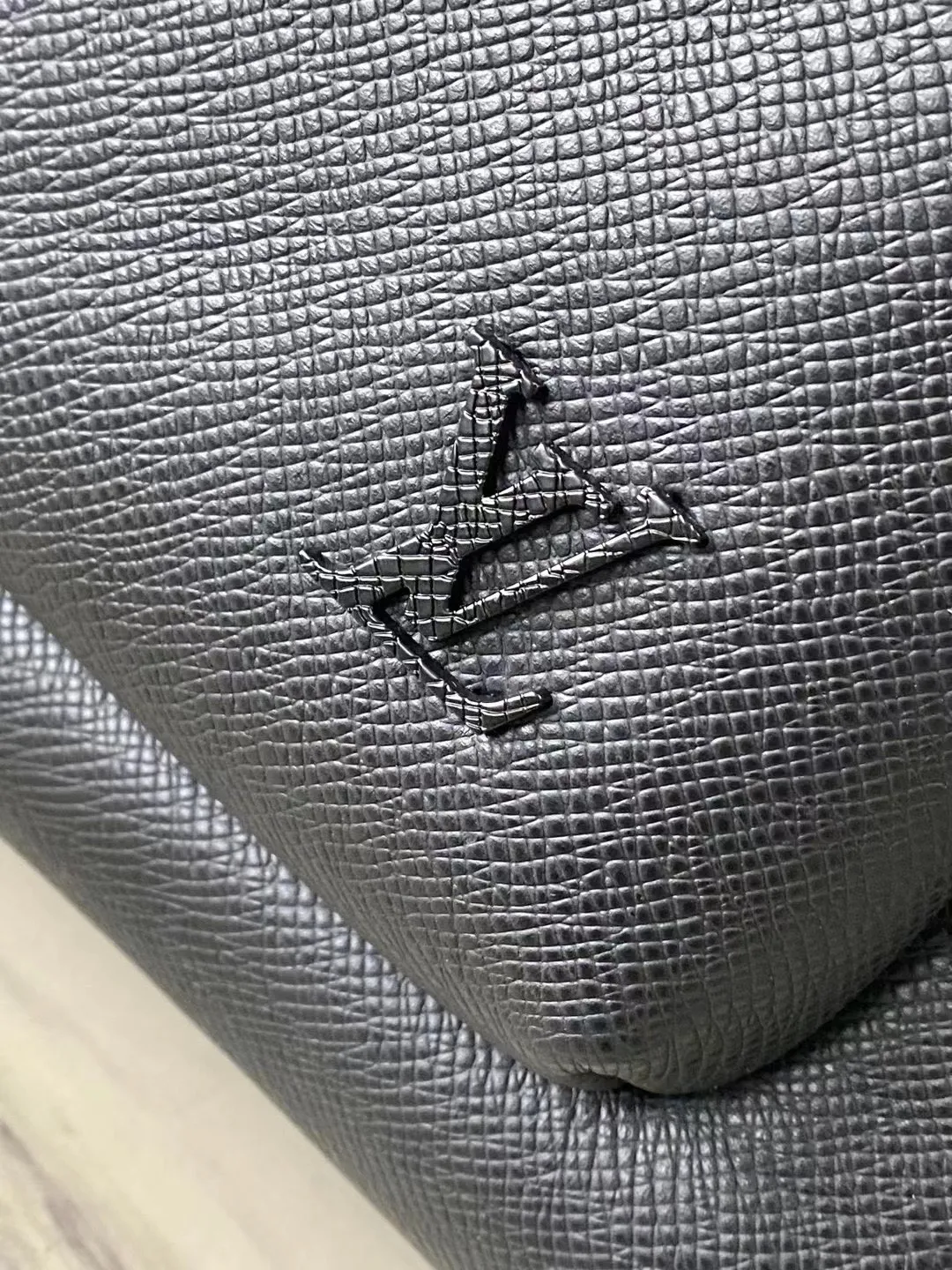Louis Vuitton Avenue Backpack M30977 - Image 7