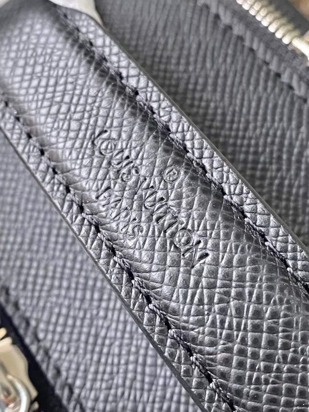 Louis Vuitton Avenue Backpack M30977 - Image 8
