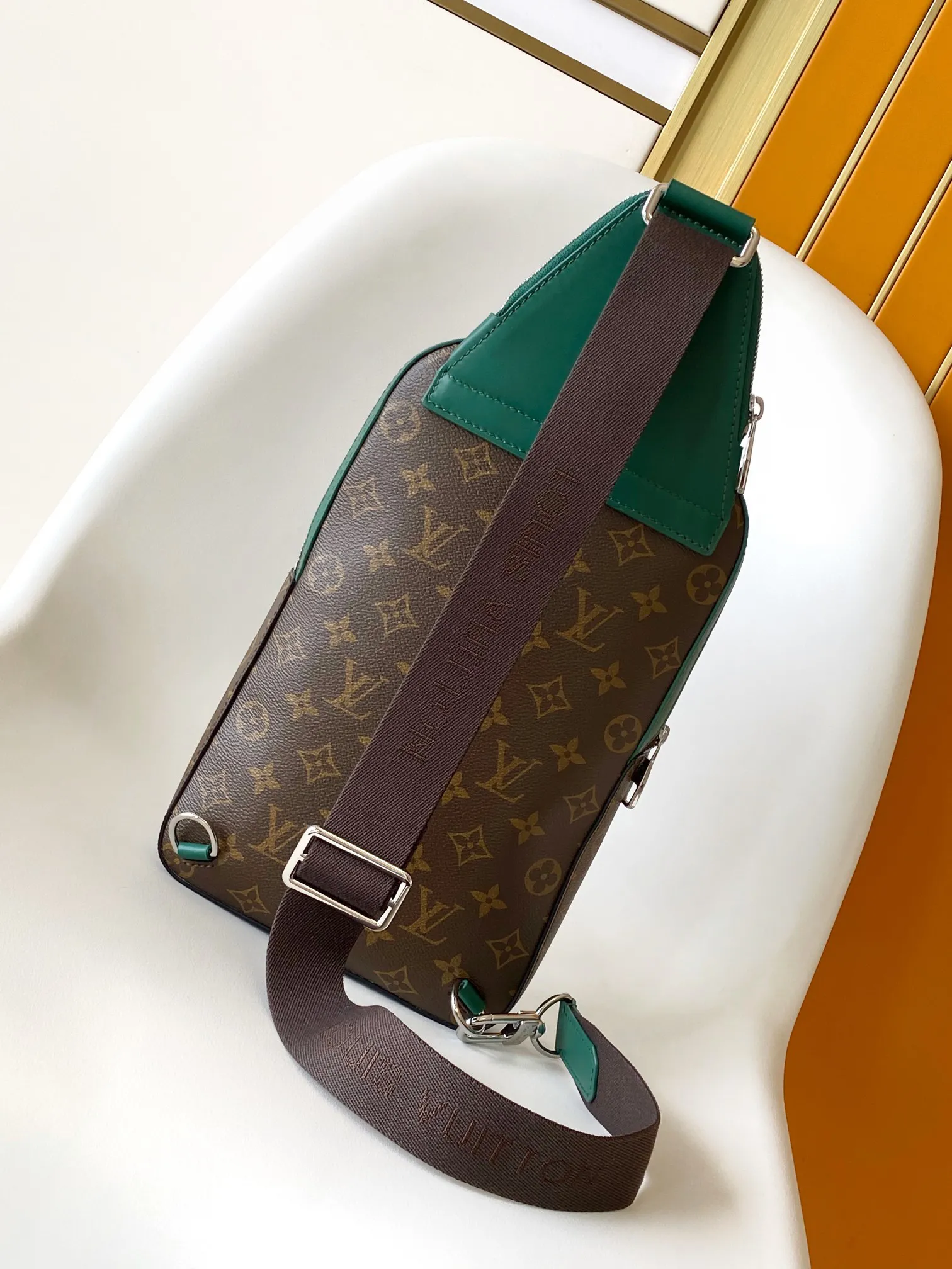 Louis Vuitton Avenue Slingbag M12734 - 图片 3
