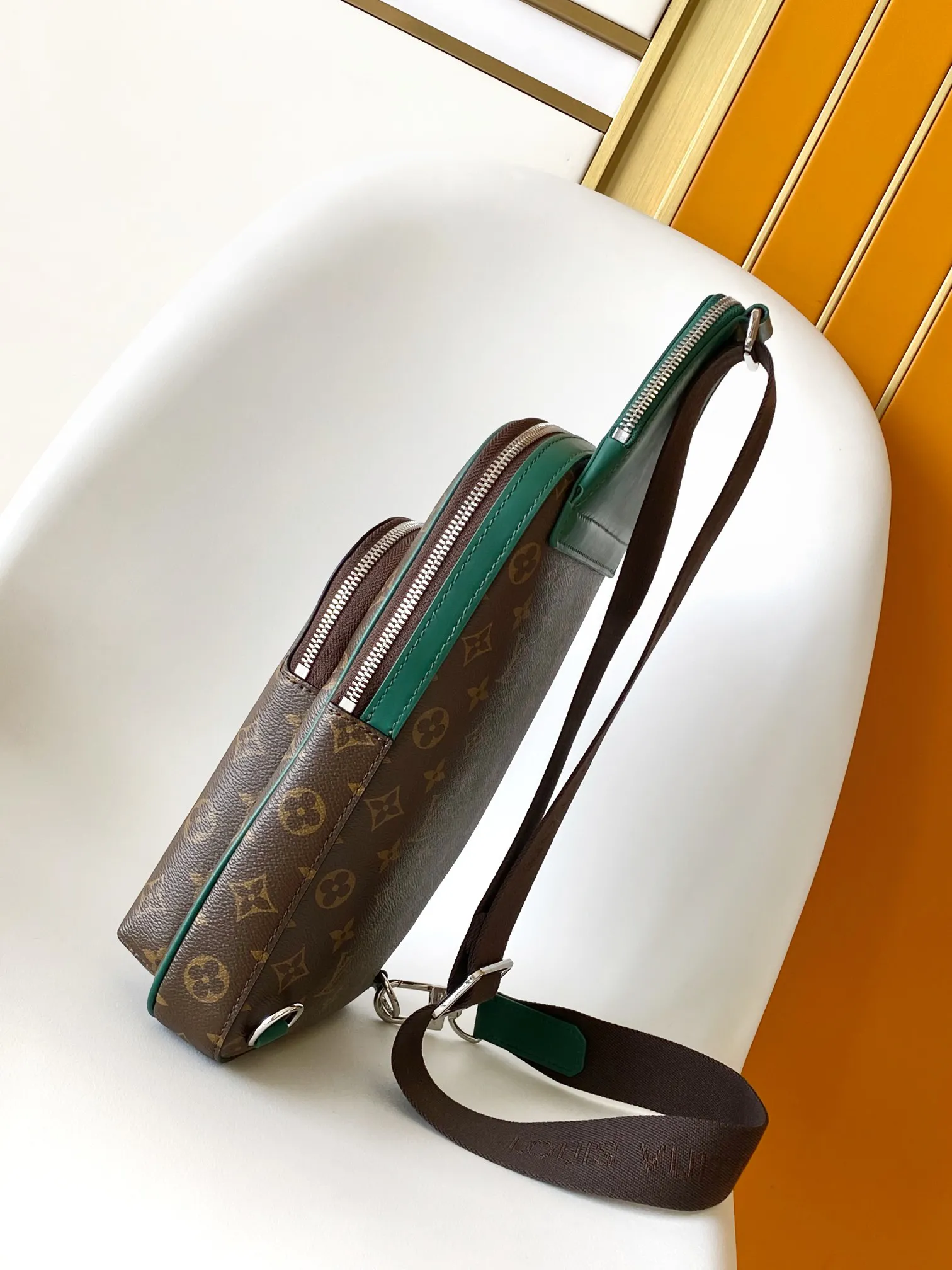Louis Vuitton Avenue Slingbag M12734 - 图片 4