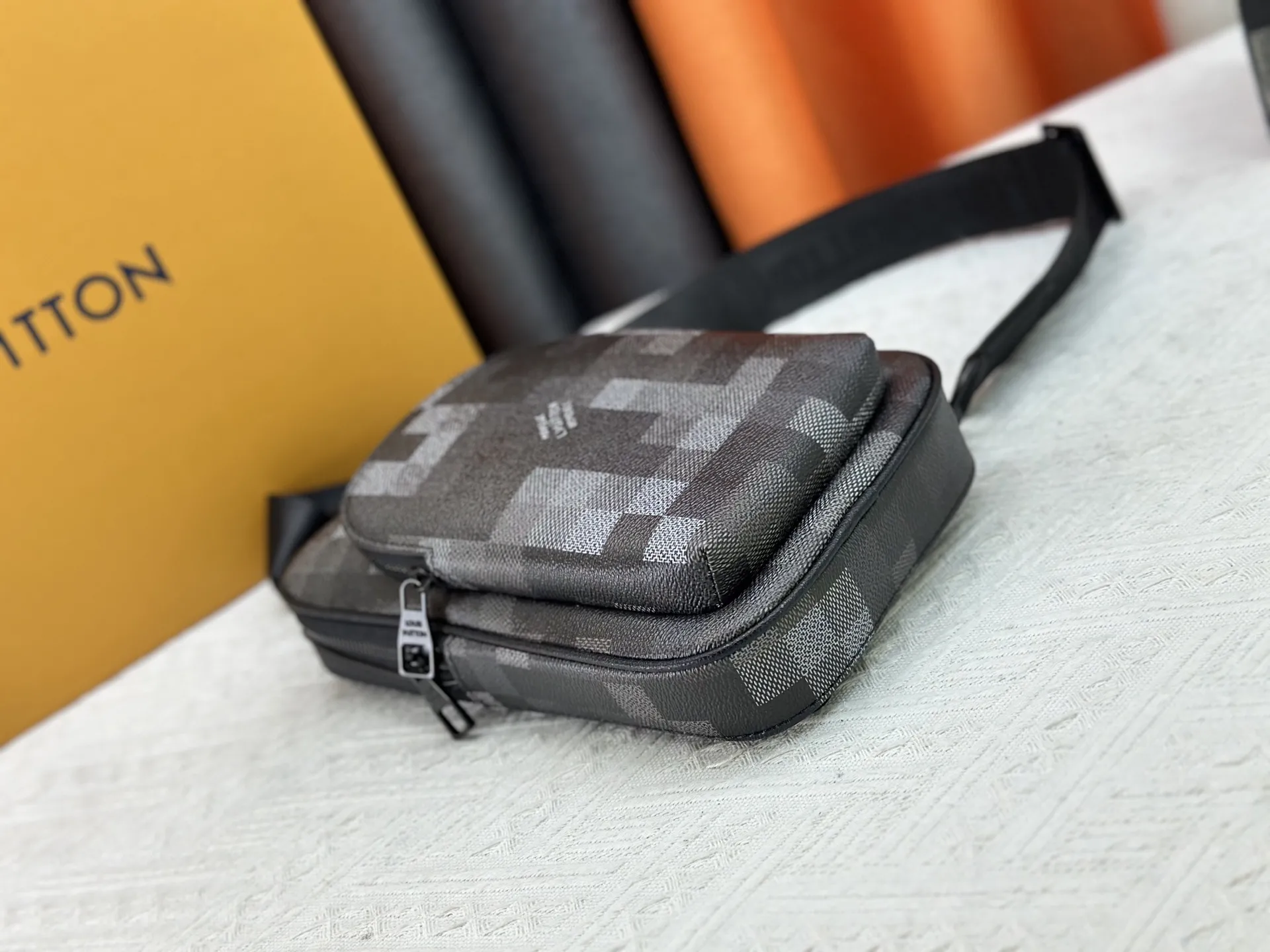 Louis Vuitton Avenue Slingbag M14953 - 图片 7