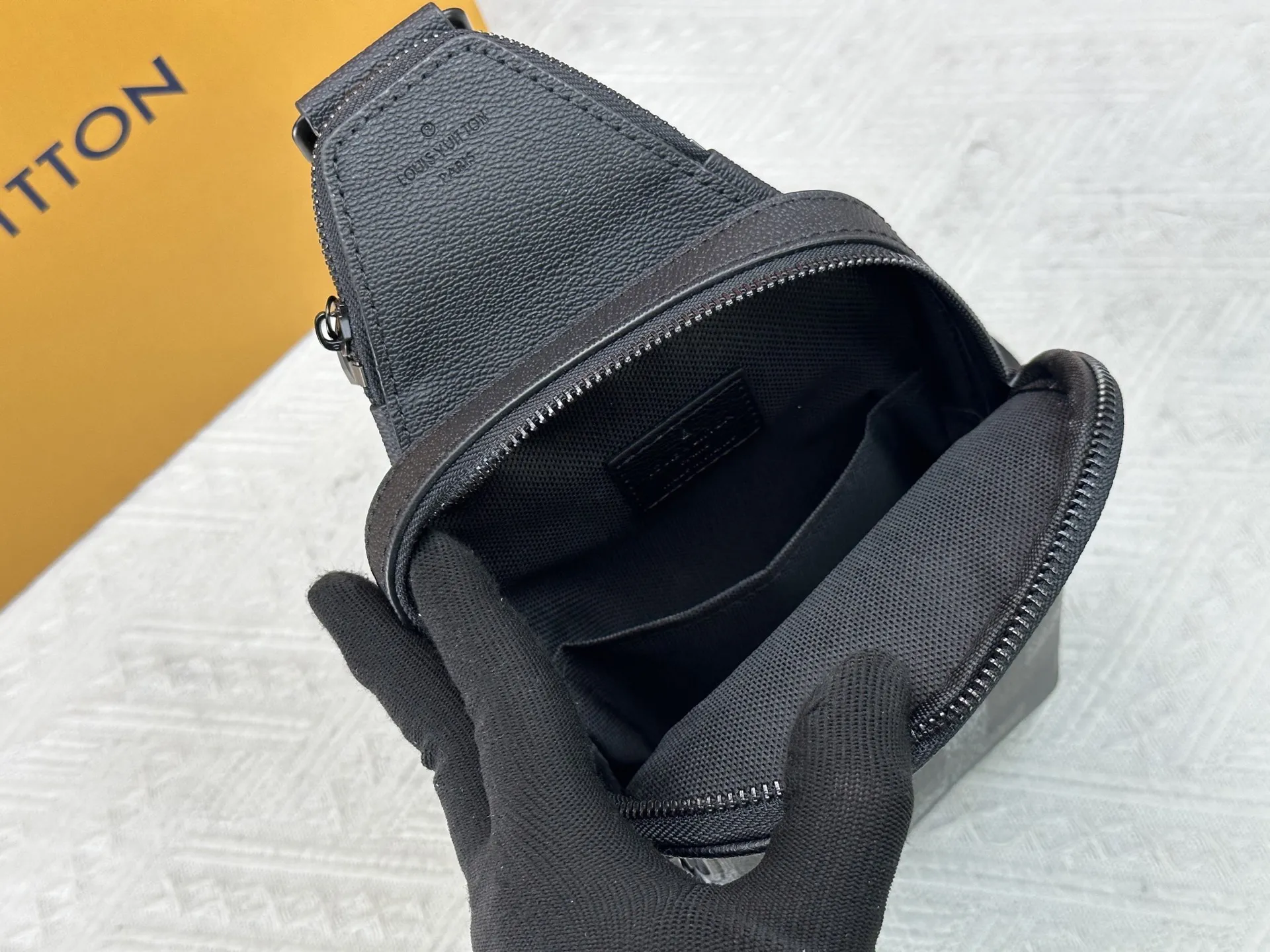 Louis Vuitton Avenue Slingbag M14953 - 图片 10