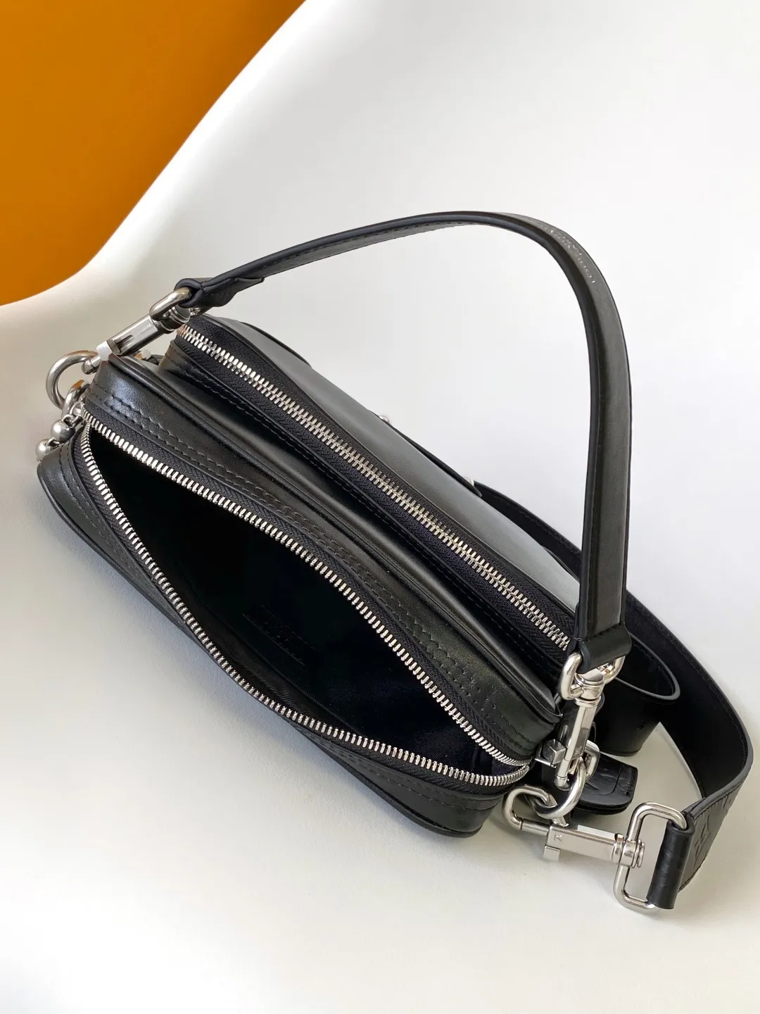 Alternative view of Louis Vuitton Nil M13987