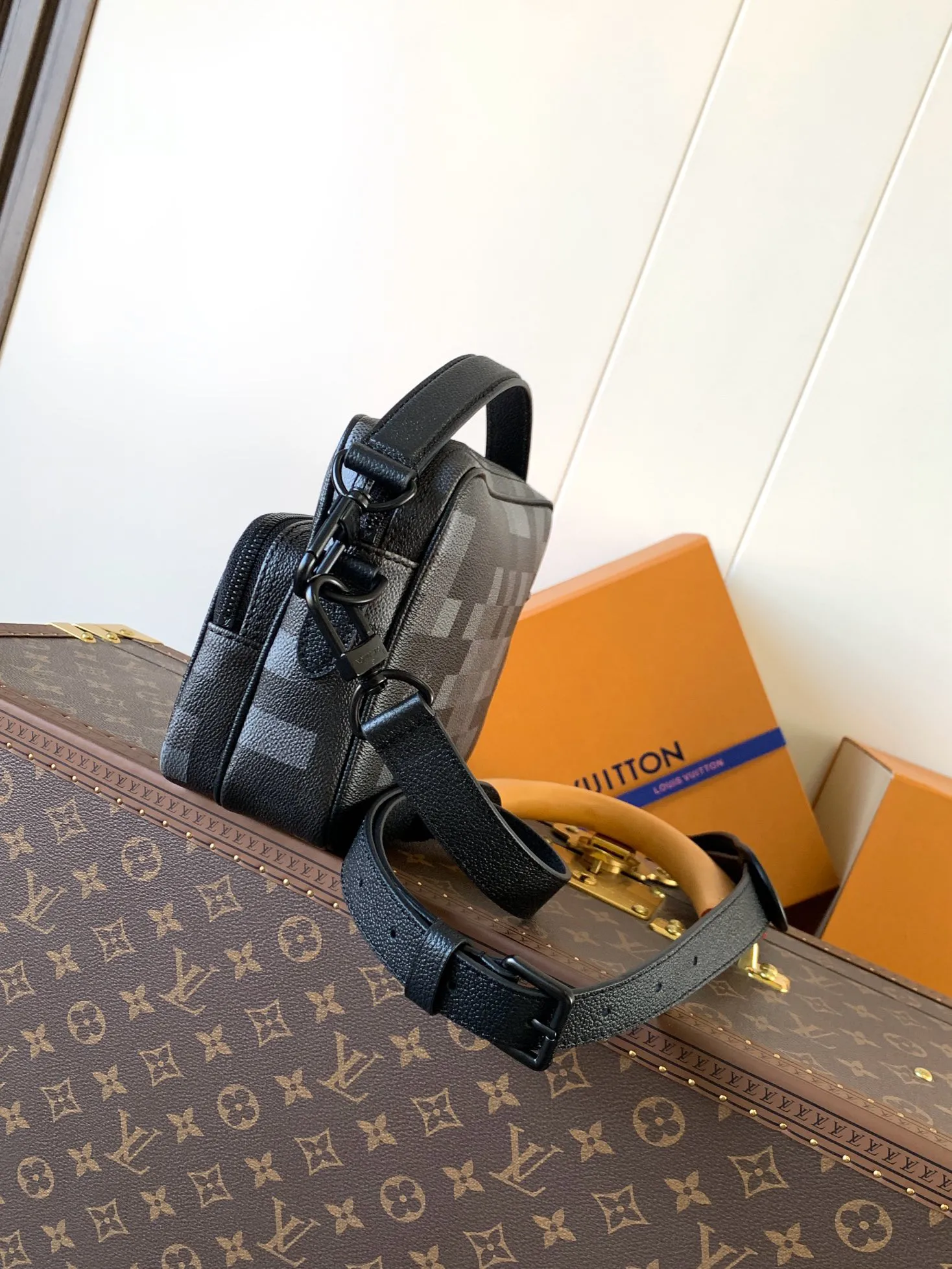 Louis Vuitton Nil Messenger M14988 - 图片 4