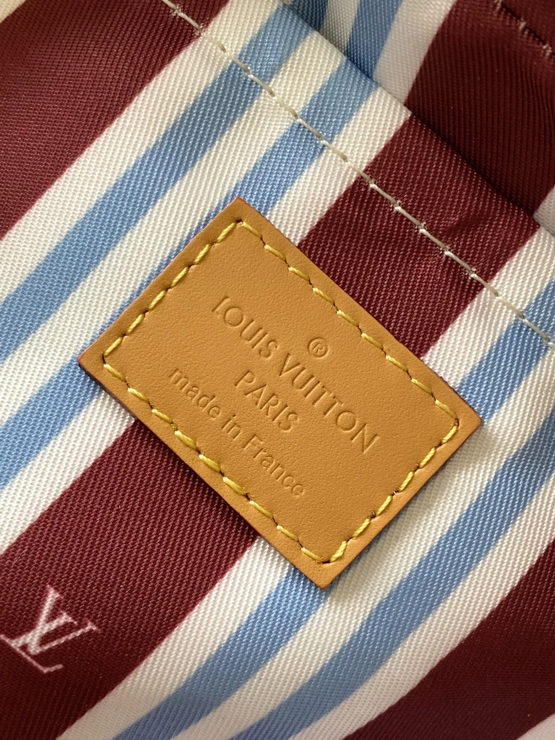 Alternative view of Louis Vuitton Nil M14682