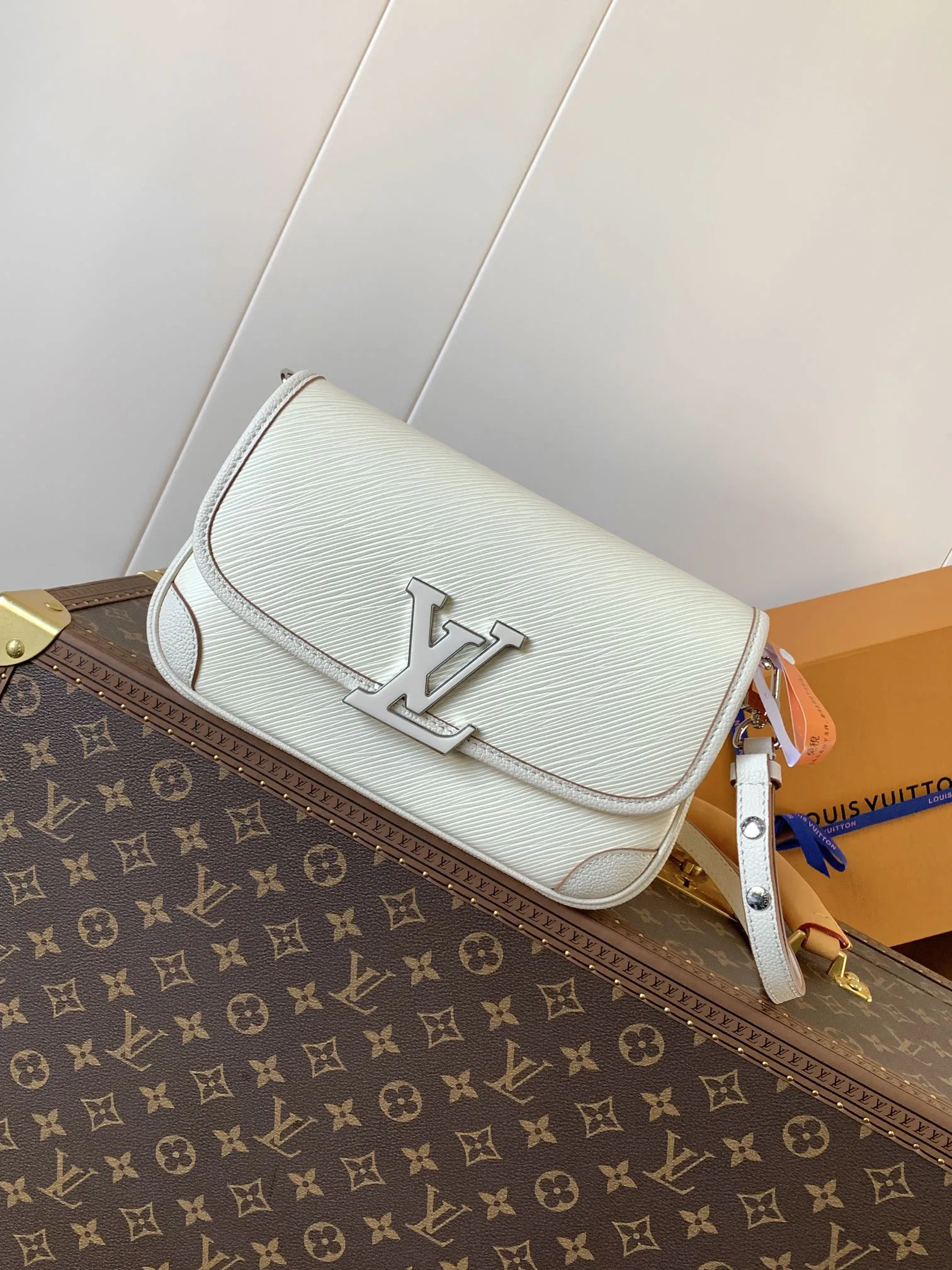 Alternative view of Louis Vuitton Buci M59457
